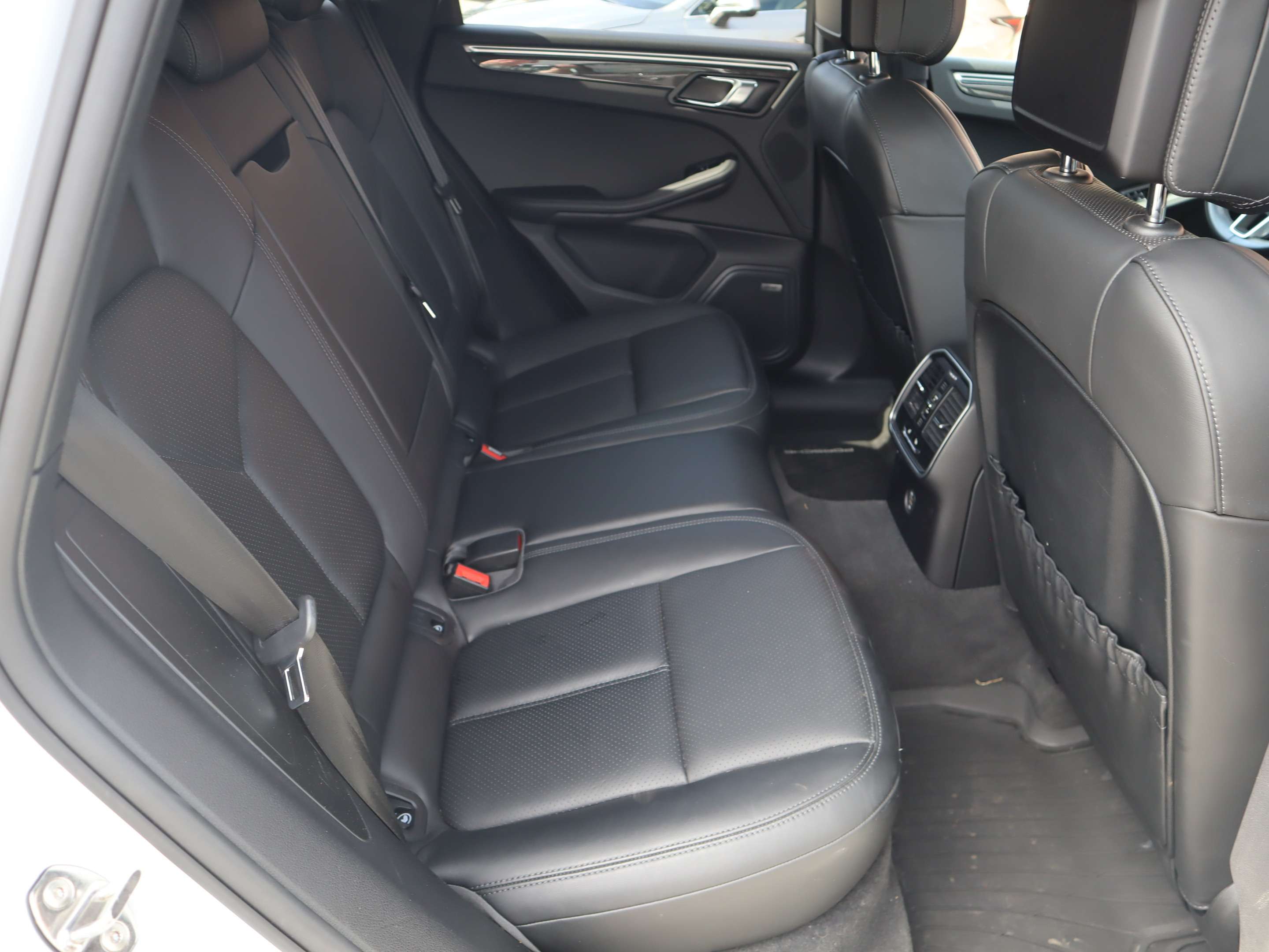 2018 Porsche Macan GTS thumb 27