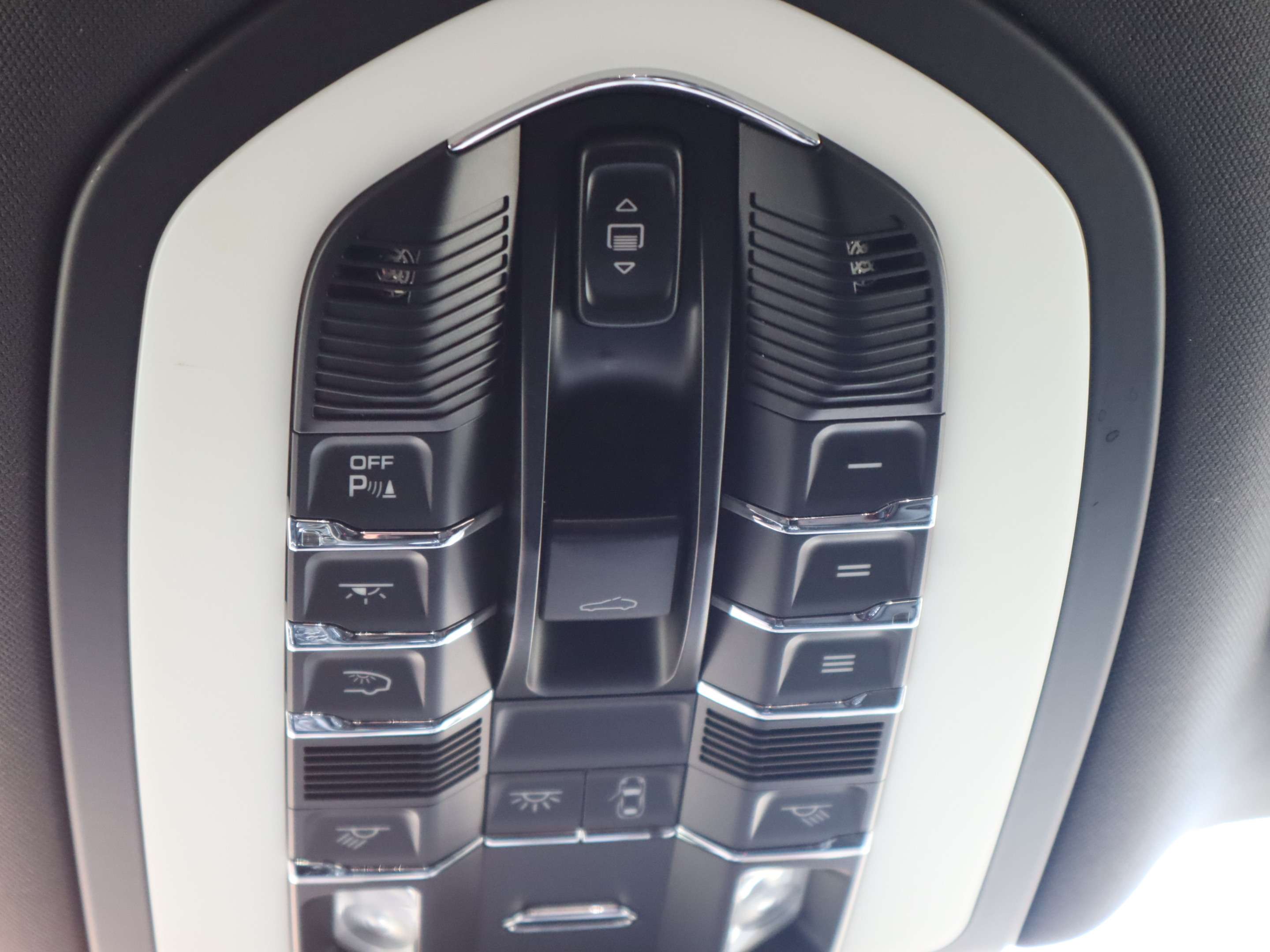 2018 Porsche Macan GTS thumb 19