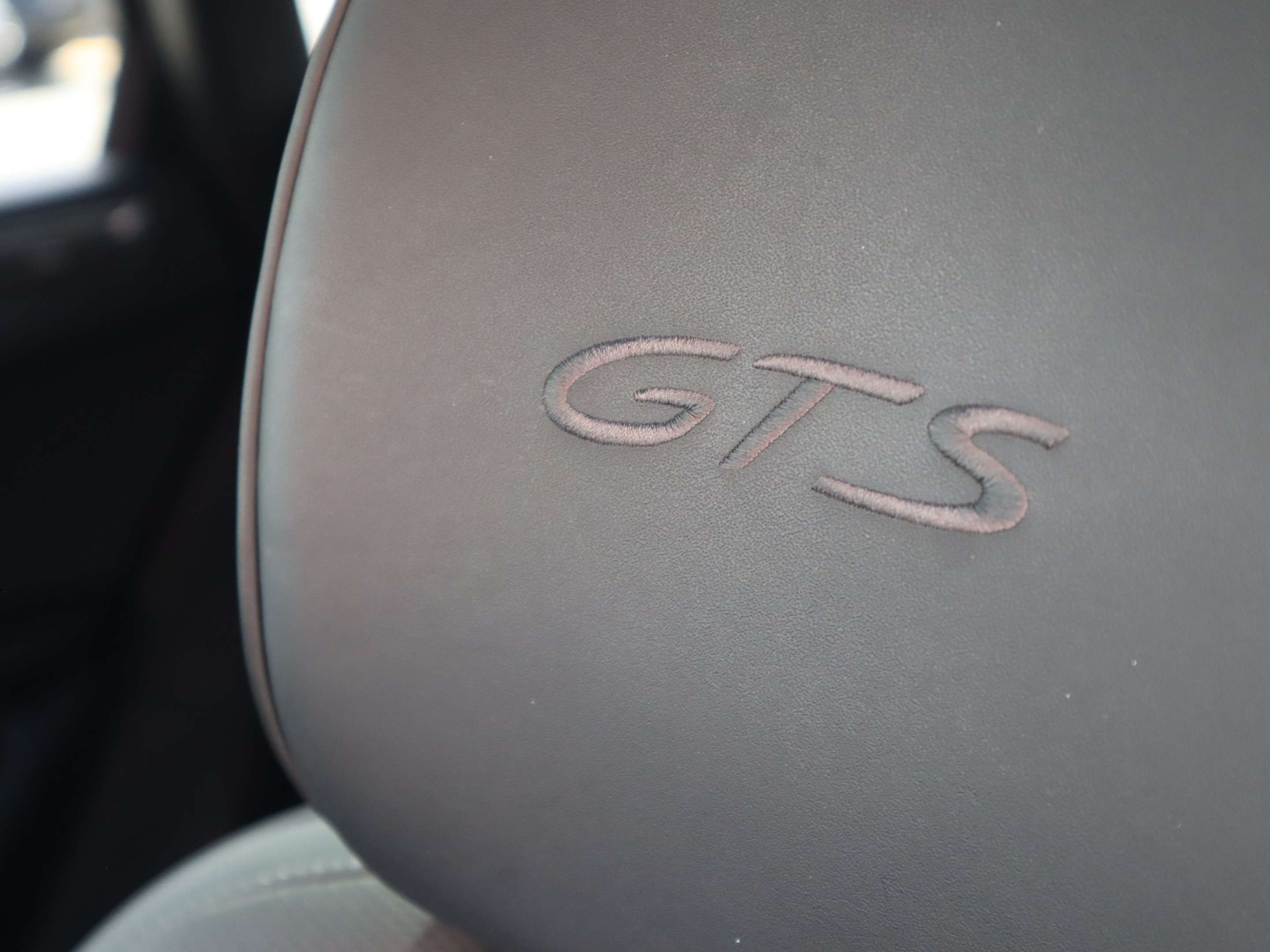 2018 Porsche Macan GTS thumb 21