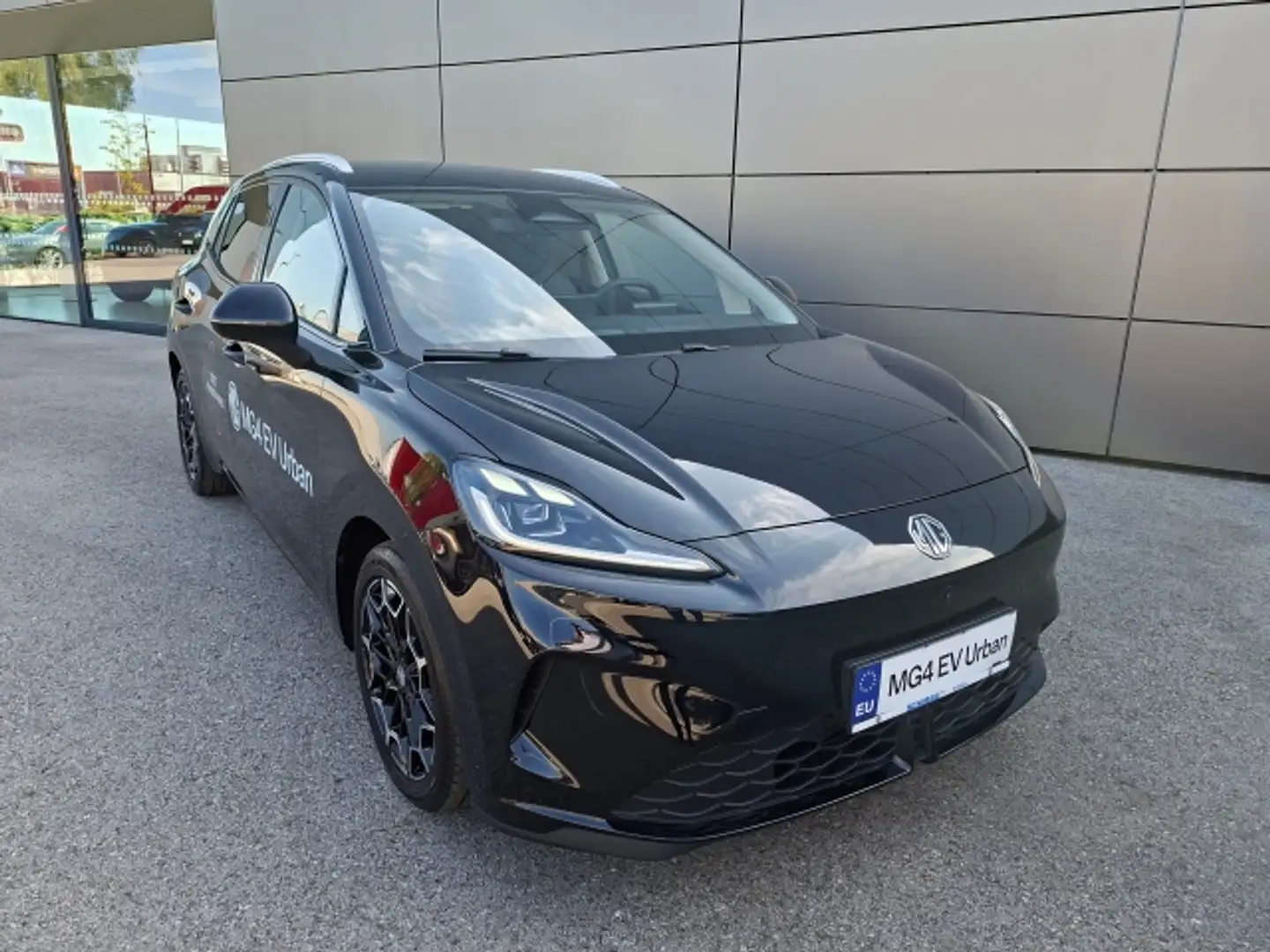 MG MG4 Urban Luxury 54k Schwarz - 2