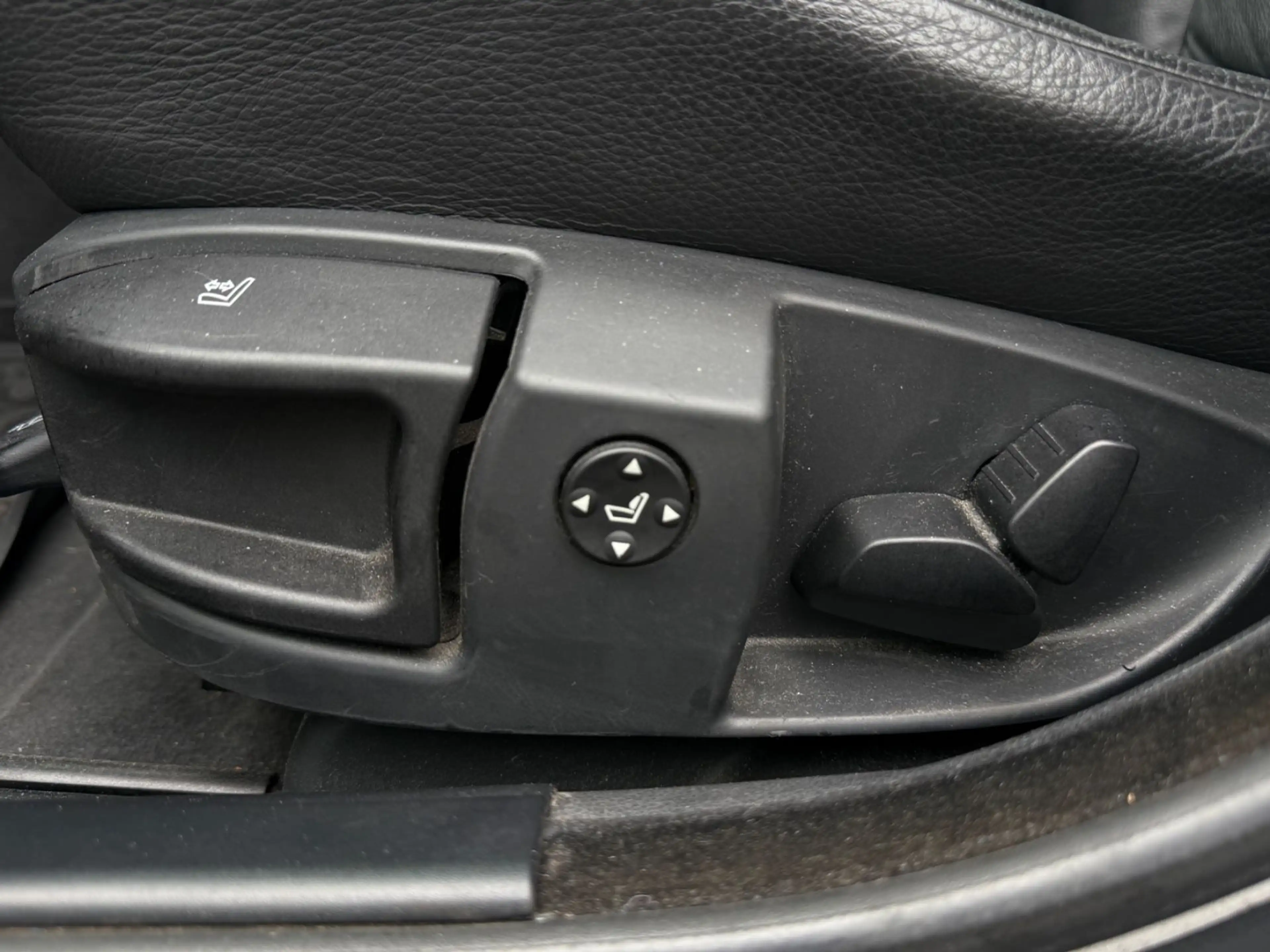 BMW 525 i xDrive , Leder , Automatik + Klima . — photo 10