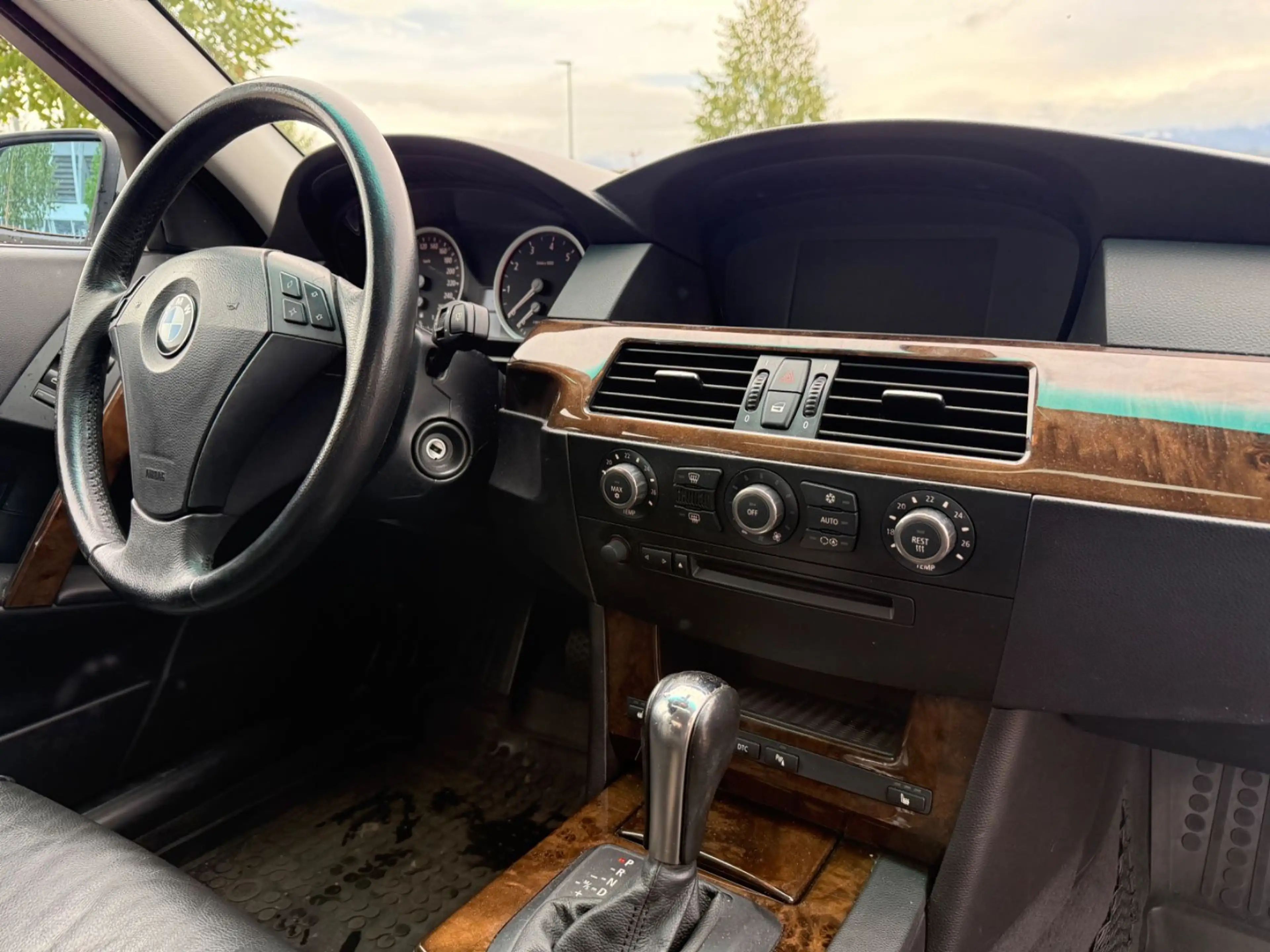 BMW 525 i xDrive , Leder , Automatik + Klima . — photo 7