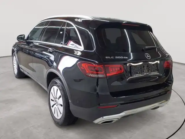 Mercedes-Benz GLC view 5