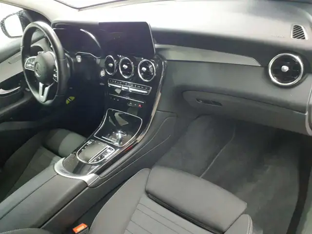 Mercedes-Benz GLC view 9