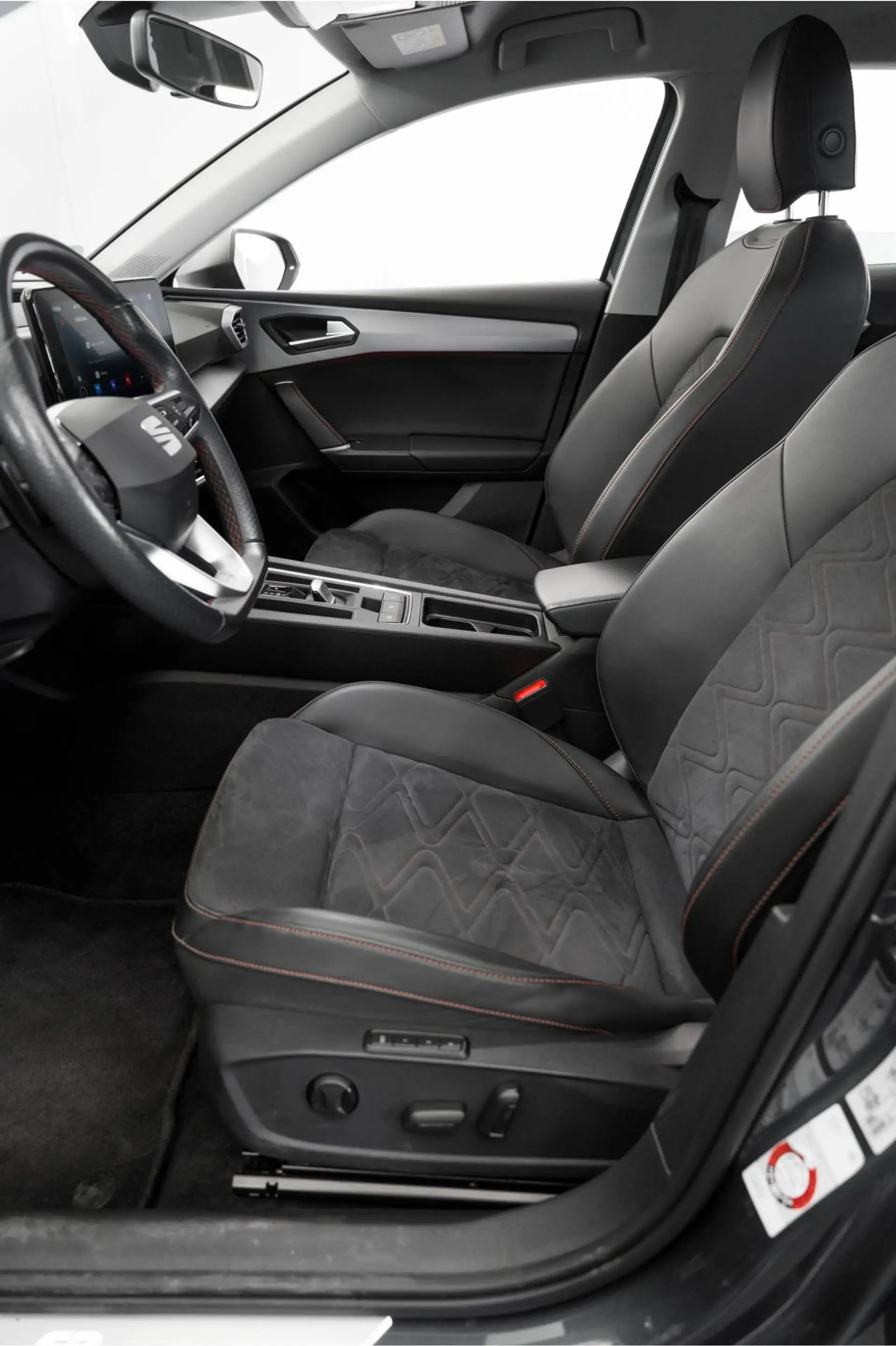 SEAT Leon e-Hybrid Sportstourer 1.4 TSI eHybrid PHEV FR Business Inte — photo 14