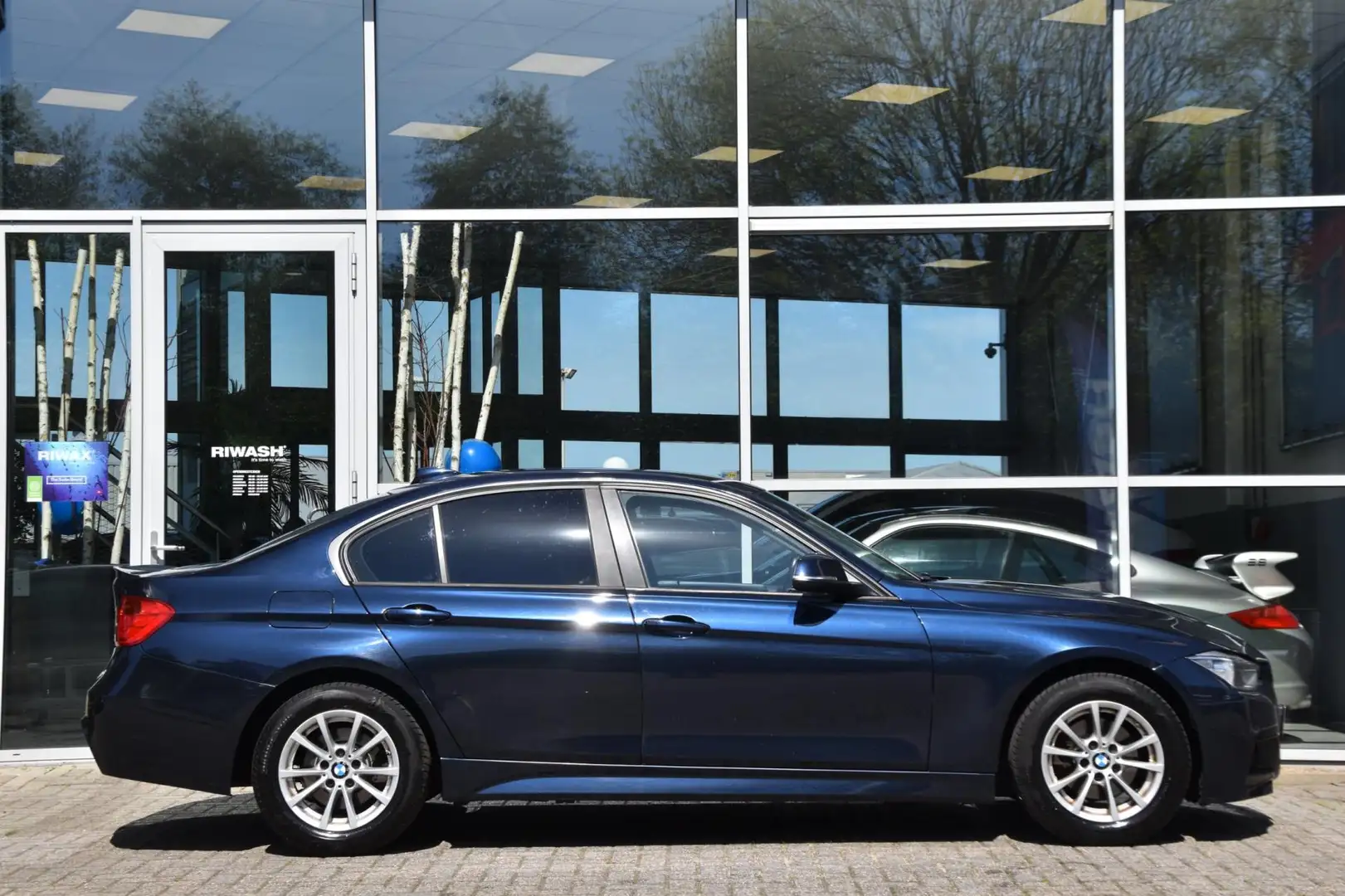 BMW 3-serie M-Pakket Executive Nav. Airco Pdc Led Dakd Синій - 2