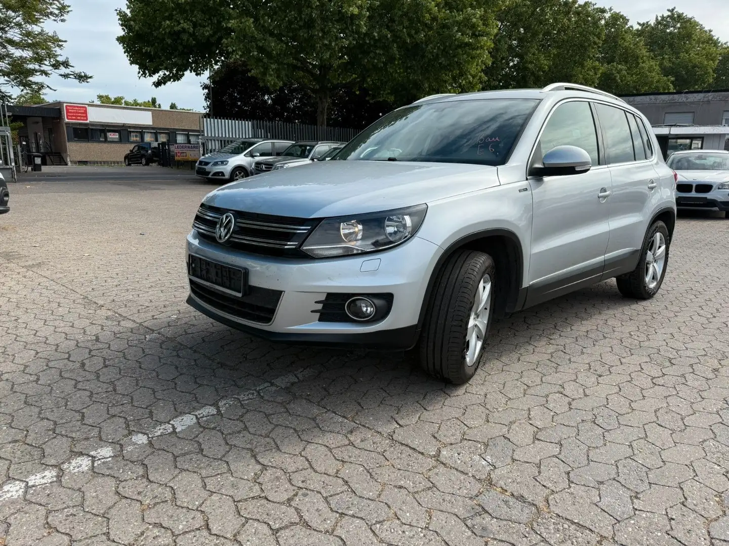 Volkswagen Tiguan Lounge Sport & Style 4Motion*DSG*SHZ Silber - 1