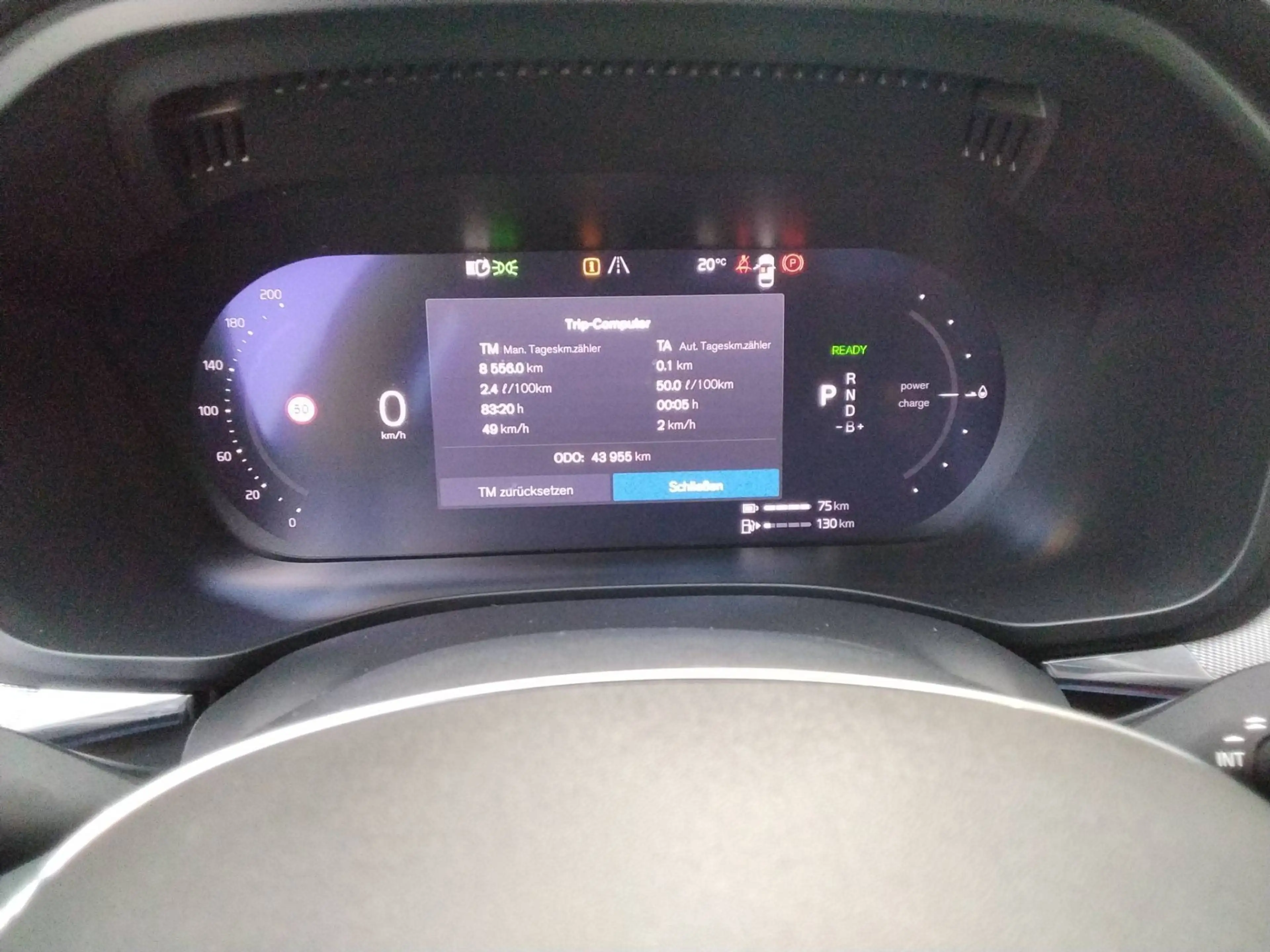 Volvo XC60 R Design Recharge Plug-In Hybrid AWD — photo 8