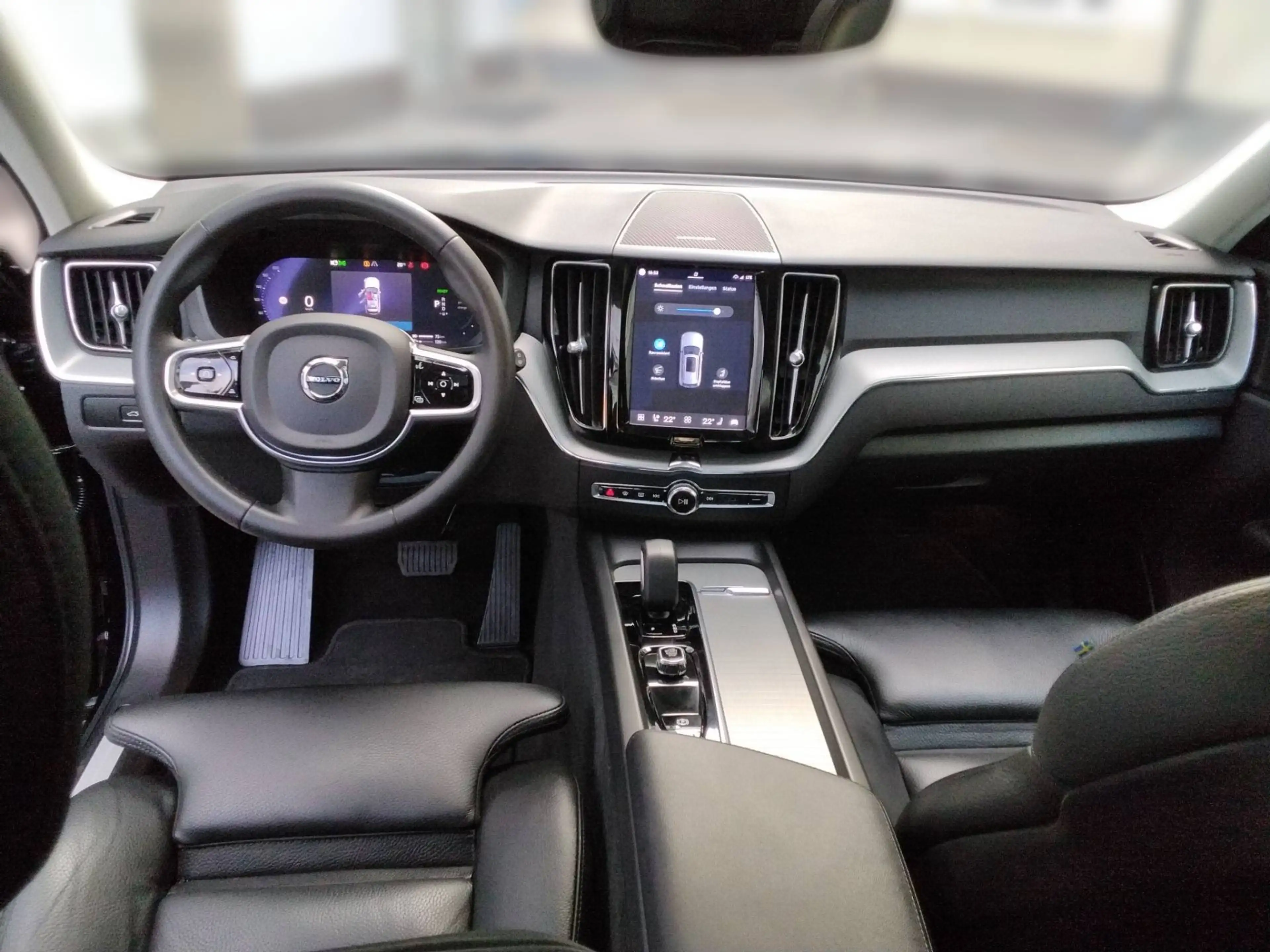 Volvo XC60 R Design Recharge Plug-In Hybrid AWD — photo 10
