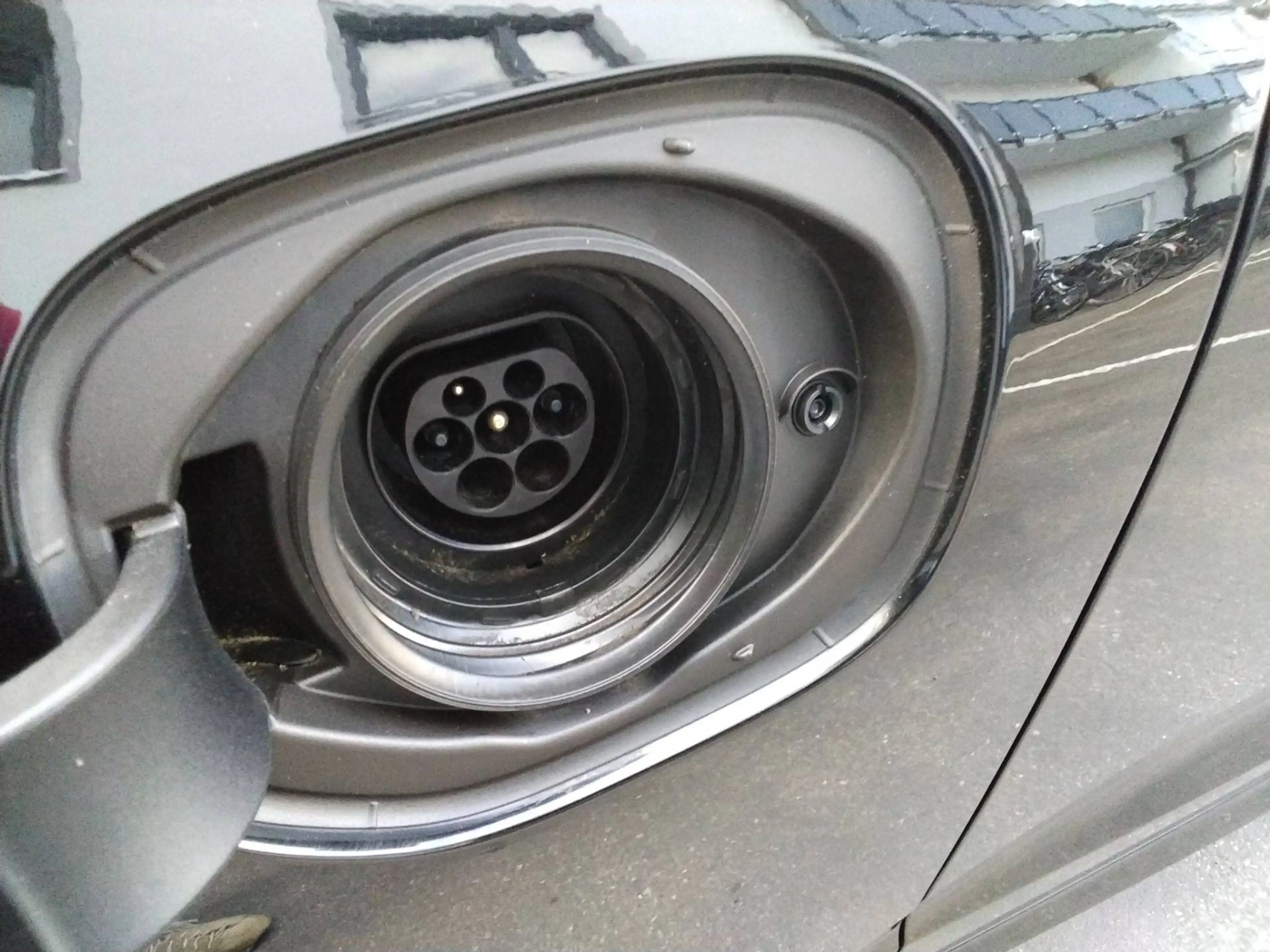 Volvo XC60 R Design Recharge Plug-In Hybrid AWD — photo 15