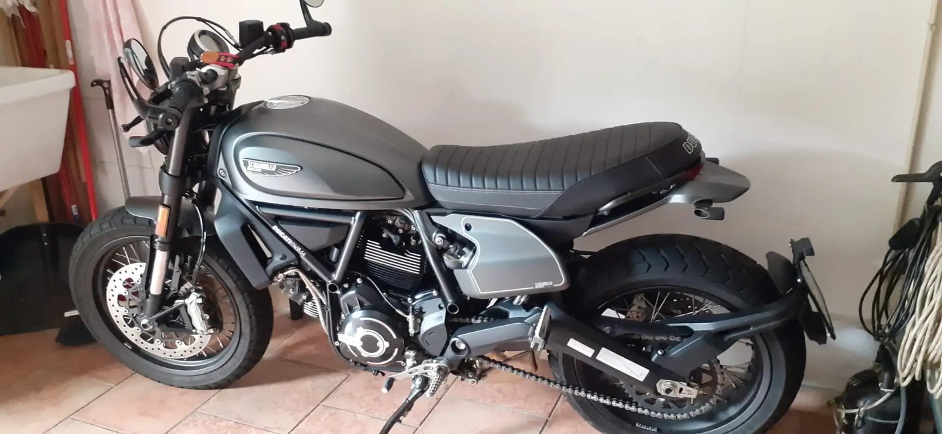 Ducati Scrambler Gri - 1