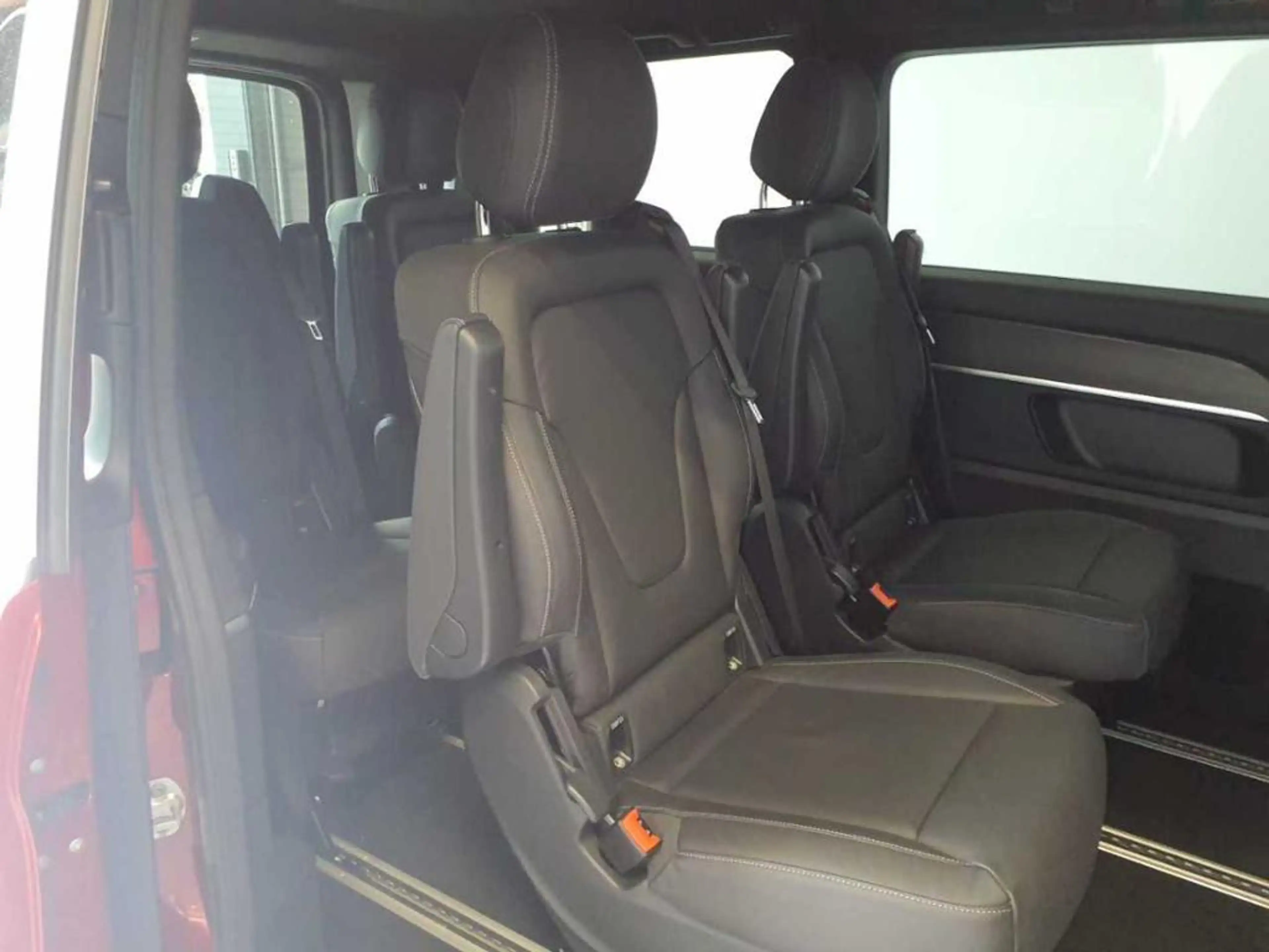 Mercedes-Benz EQV 300 AVANTGARDE Lang Panoramadach — photo 8