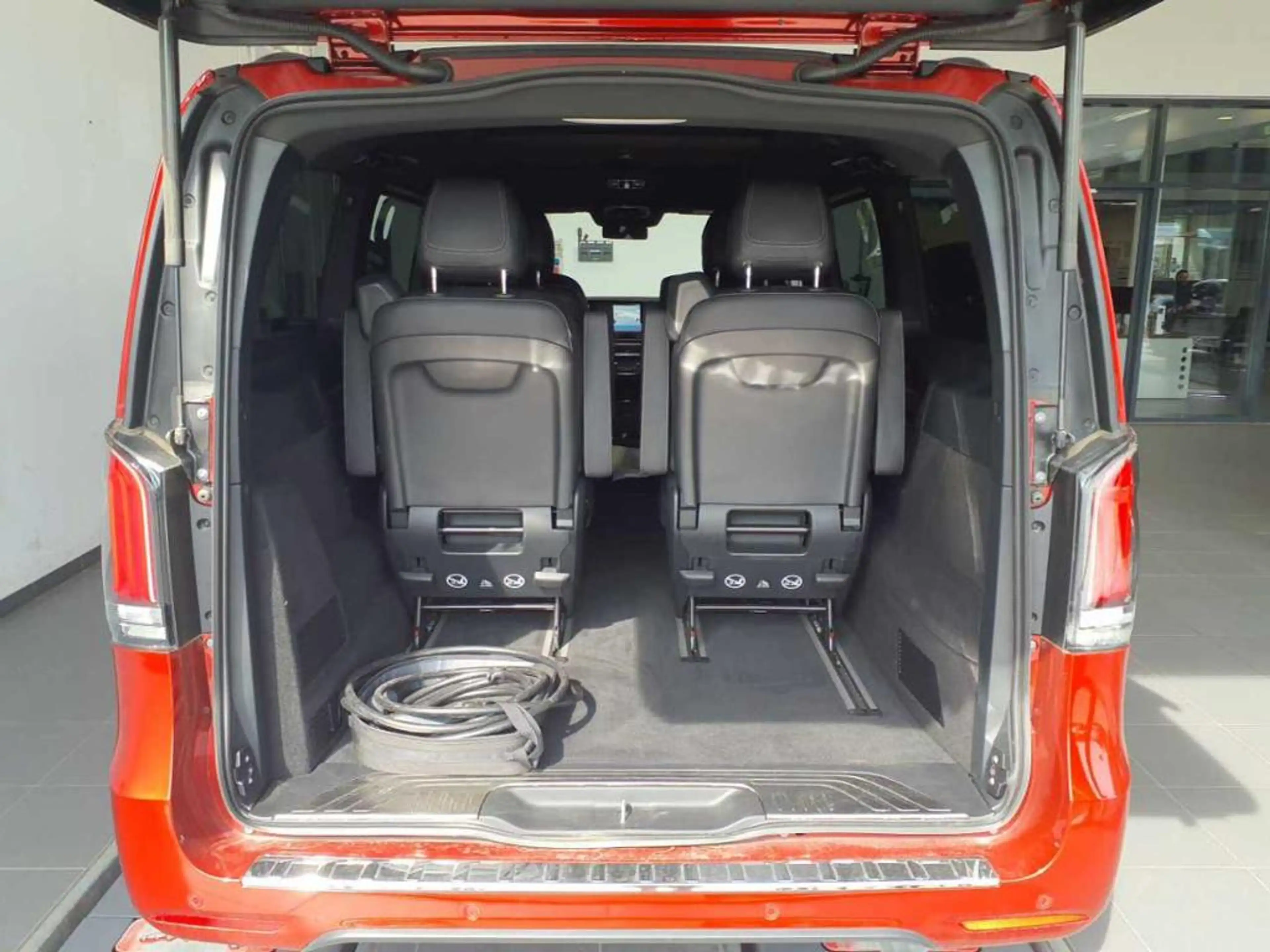 Mercedes-Benz EQV 300 AVANTGARDE Lang Panoramadach — photo 7