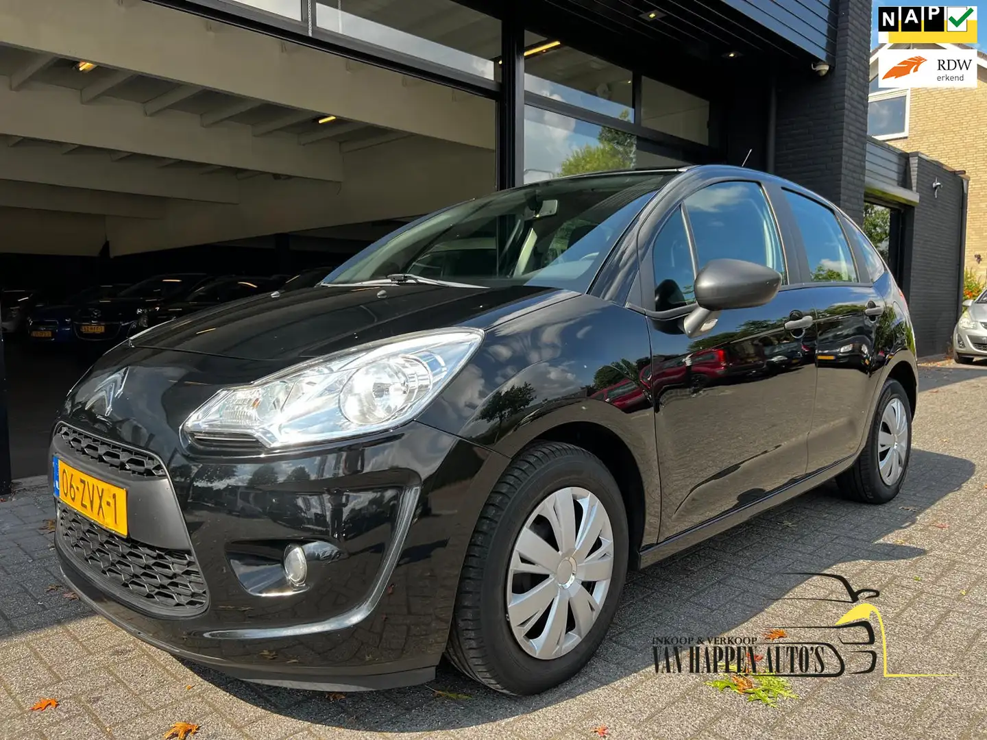 Citroen C3 Citroen C3 1.0 VTi Attraction nieuwe APK/ airco/ N Zwart - 1