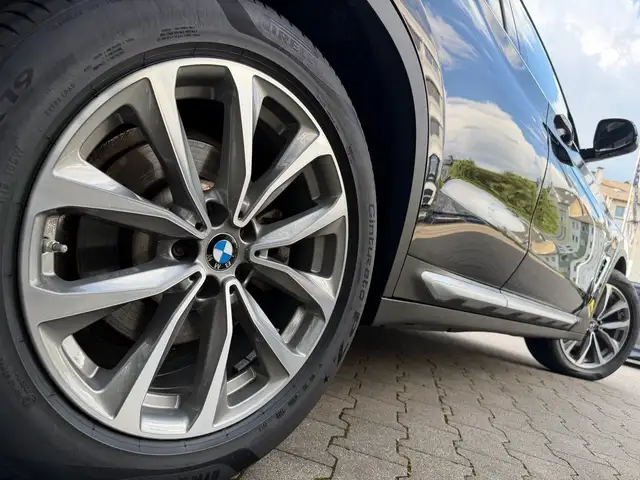 BMW X3 view 4