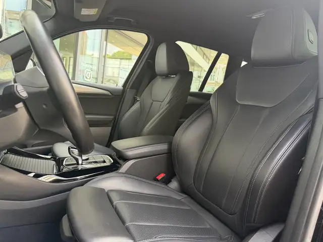 BMW X3 view 13