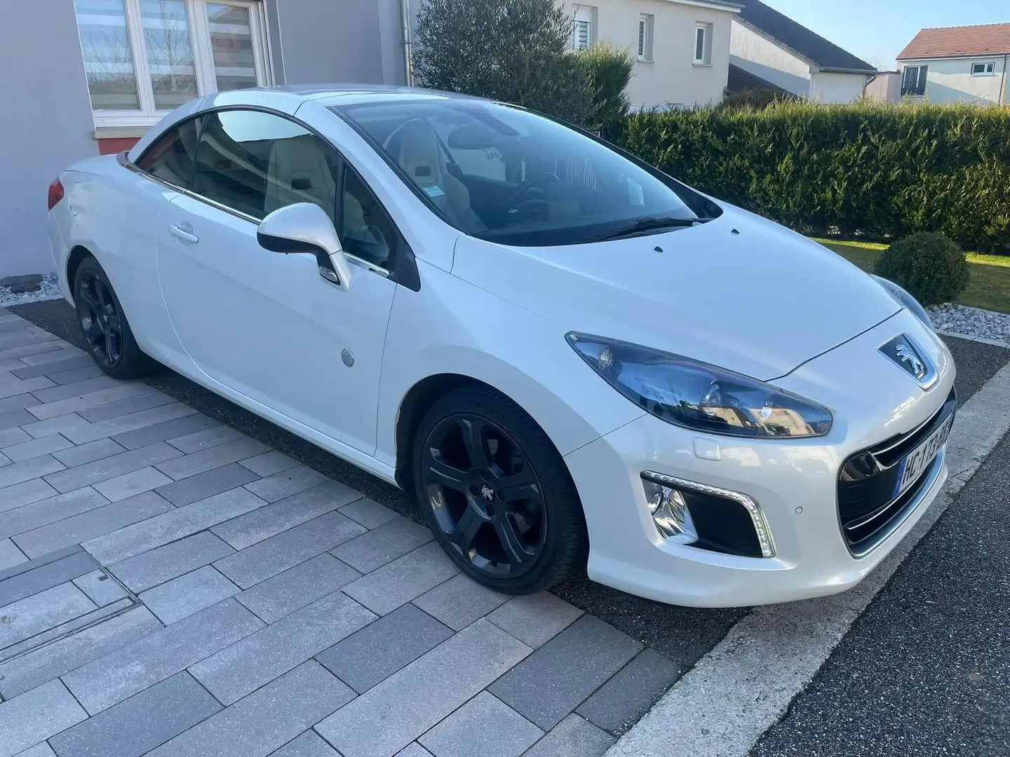 Peugeot 308 CC 2.0 HDi 163ch FAP Roland Garros - 2