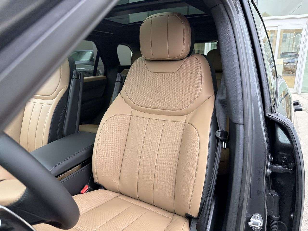 2026 Land Rover Range Rover Sport P530 Dynamic SE thumb 8