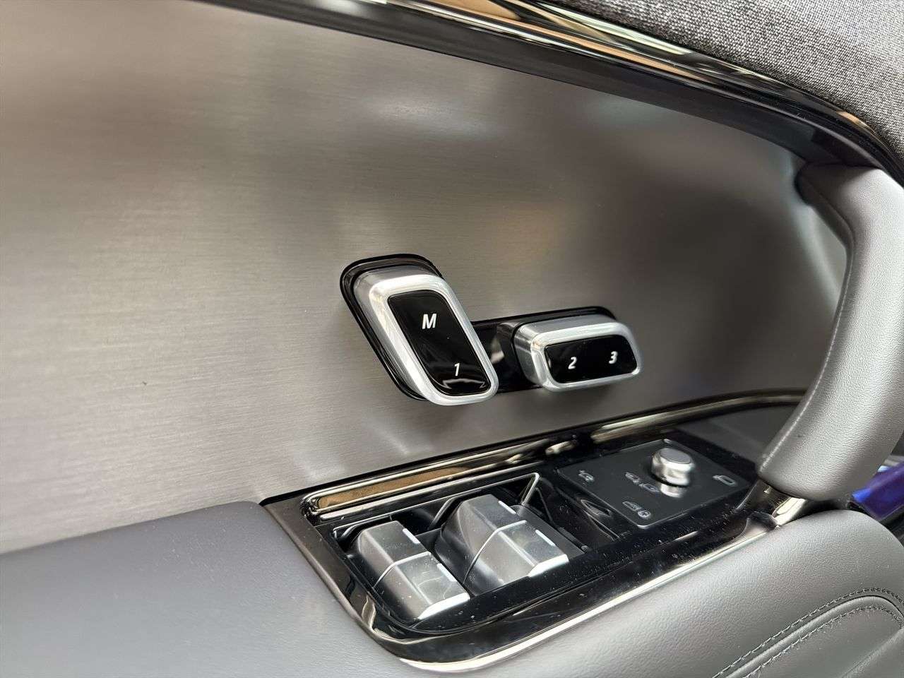 2026 Land Rover Range Rover Sport P530 Dynamic SE thumb 9