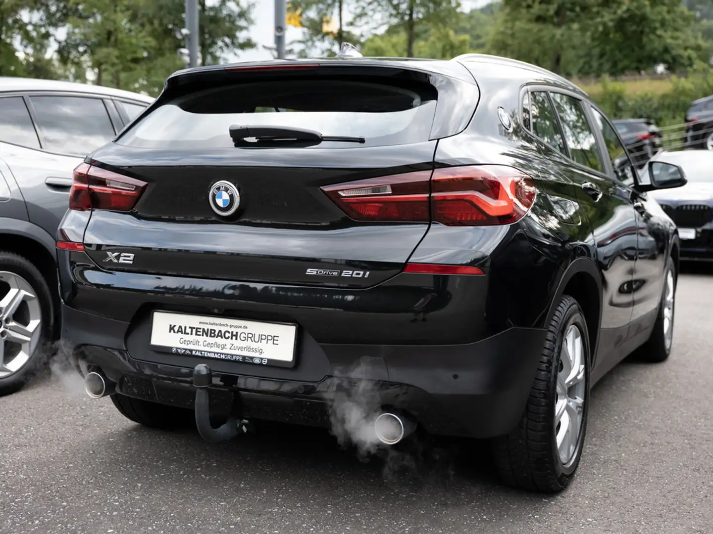 BMW X2 sDrive 20i AHK LED W-LAN NAVI Advantage Noir - 2