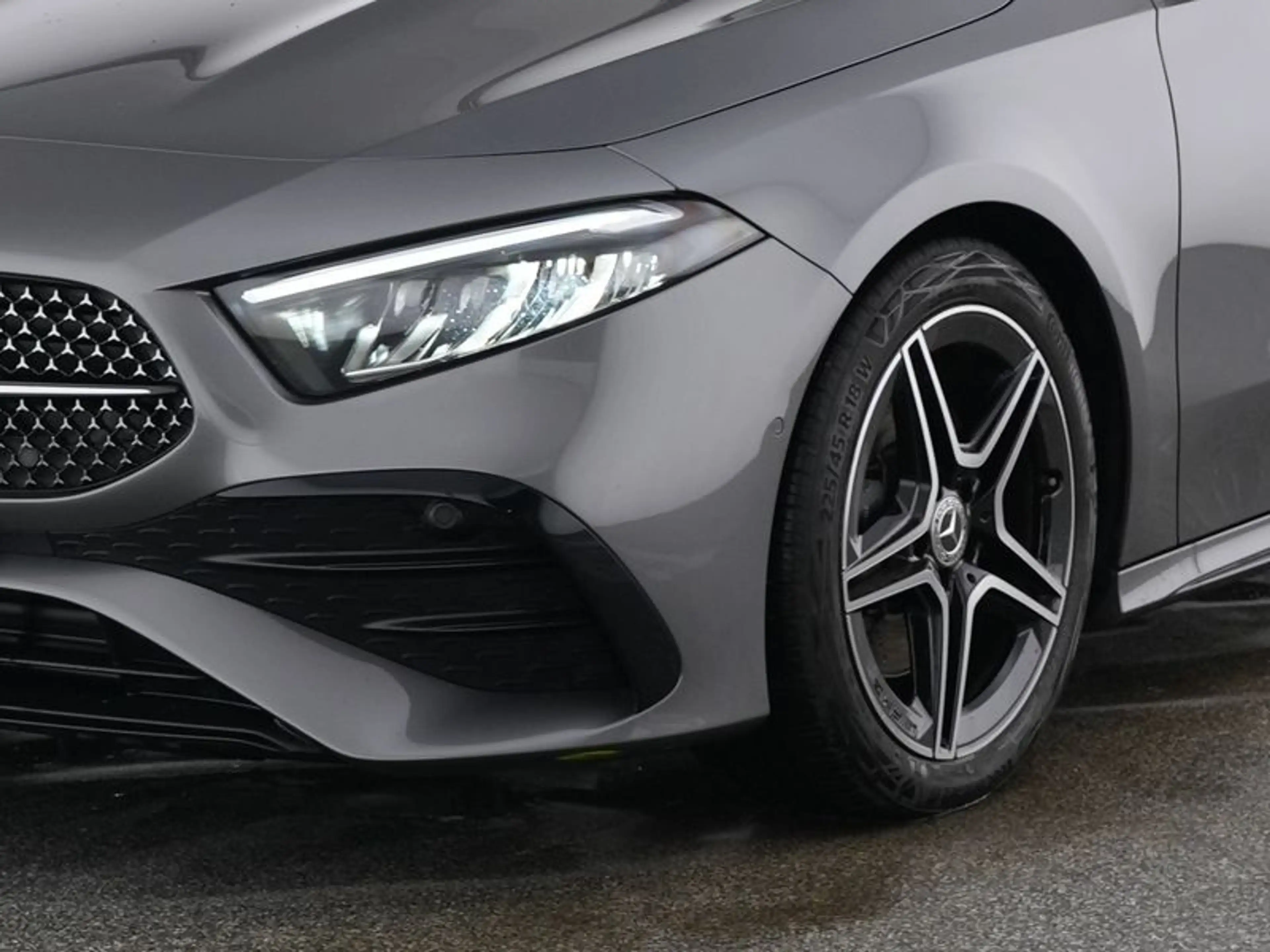 Mercedes-Benz A 220 d AMG-Sport/LED/Cam/Night/Totw/Keyl/Winter — photo 4