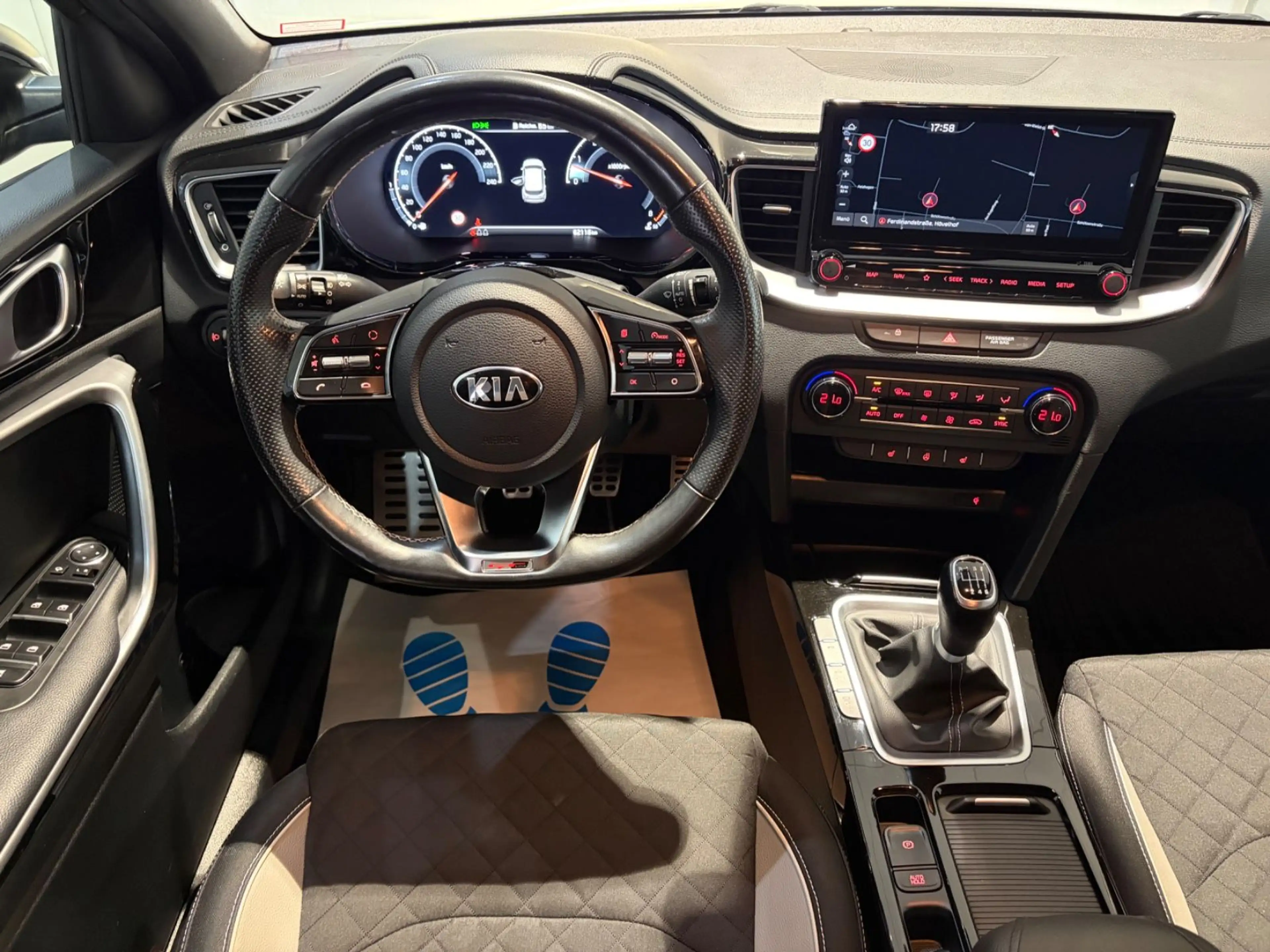 Kia Ceed / cee'd Ceed 1.4 GT-Line+Kamera+18"+LED+SHZ+Navi+1. Hand — photo 13