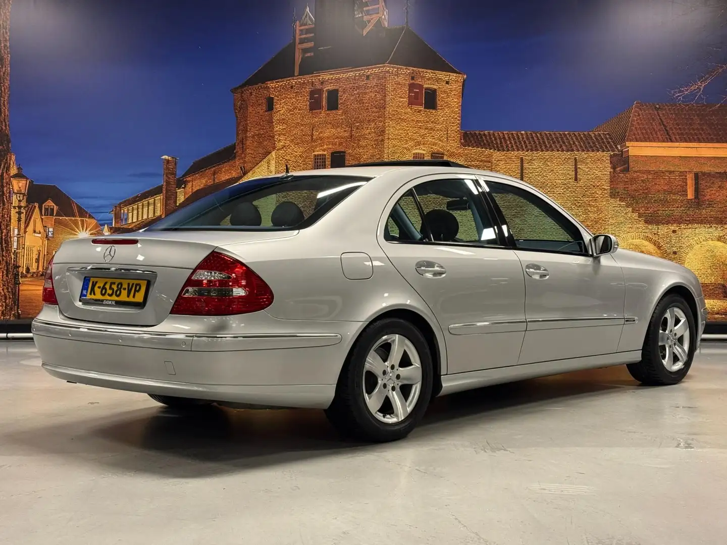 Mercedes-Benz E 320 Avantgarde Aut Schuifdak Leer Airmatic Grijs - 2