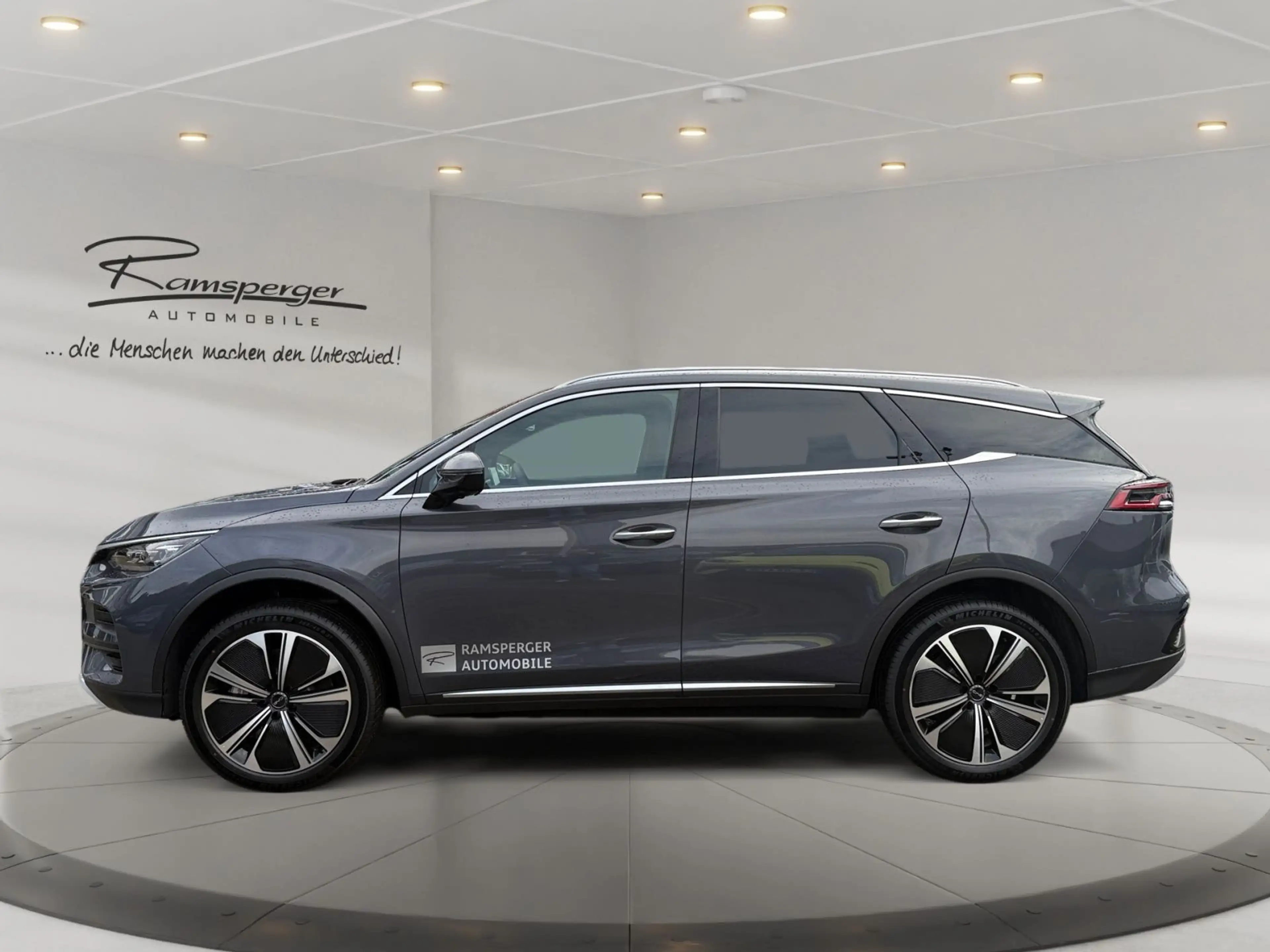 BYD Tang Tang Flagship EV — photo 3