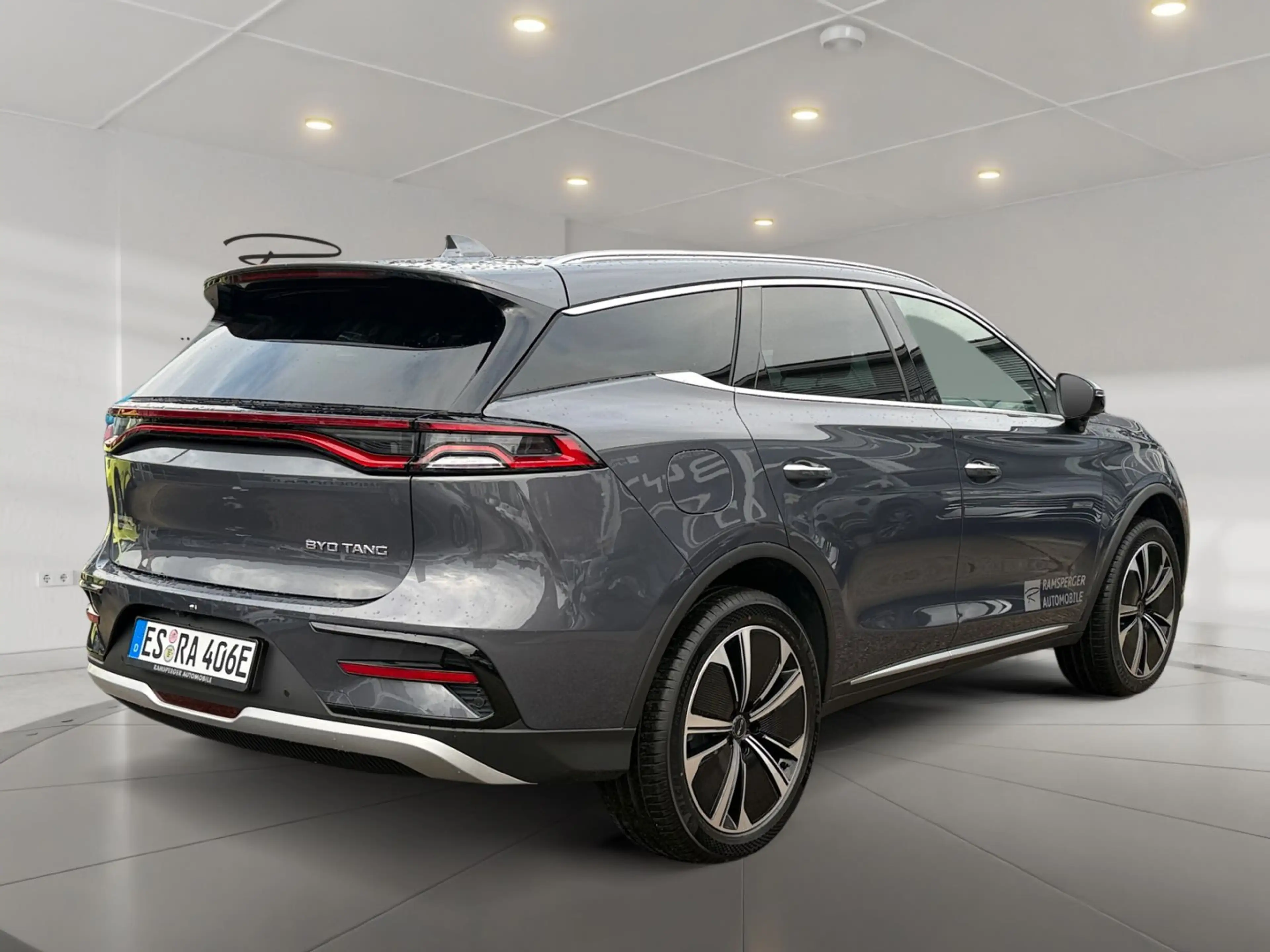 BYD Tang Tang Flagship EV — photo 5