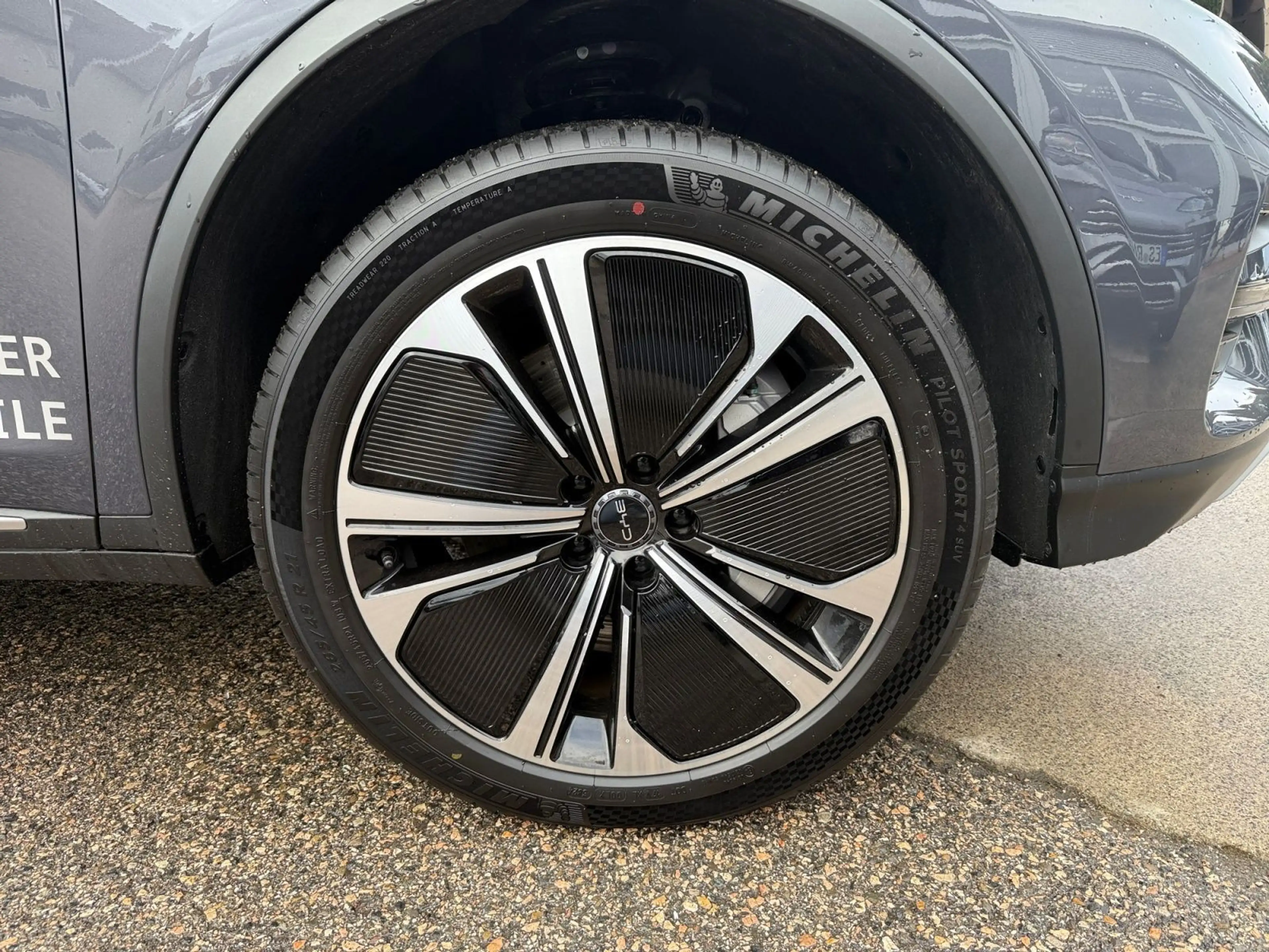 BYD Tang Tang Flagship EV — photo 7
