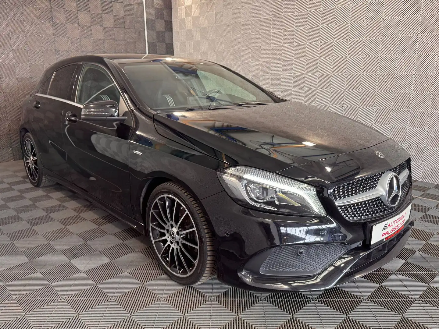 Mercedes-Benz A 250 BE*LED*HARMAN-MEMORY-PDC-DIAMANT-SHZ-18" Schwarz - 1