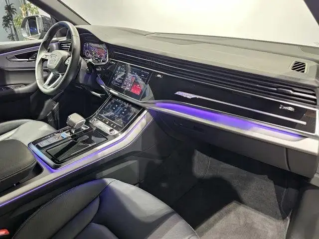 Audi Q8 view 11