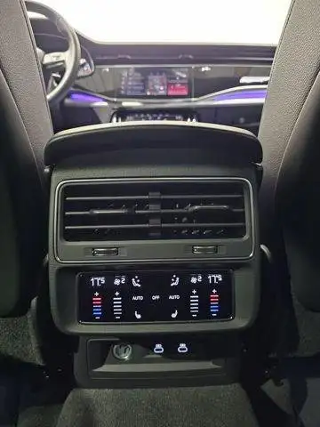 Audi Q8 view 12