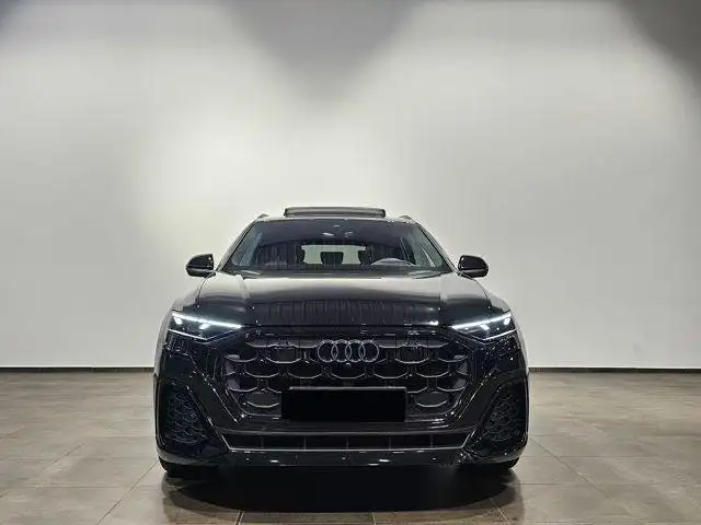 Audi Q8 view 5