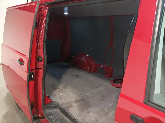 Volkswagen Transporter view 15
