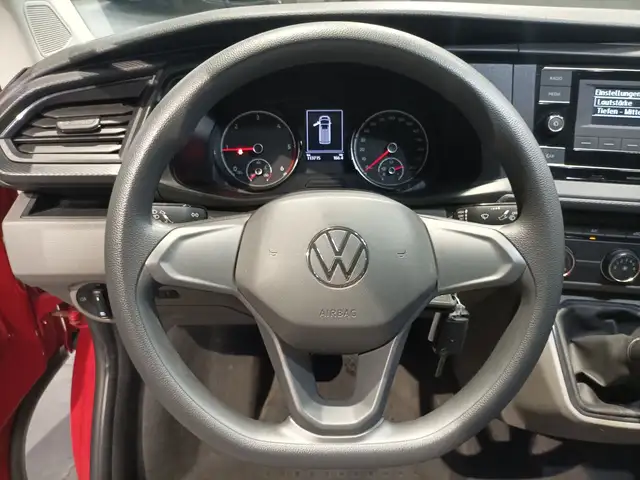 Volkswagen Transporter view 8