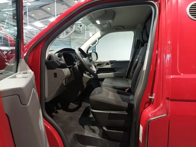Volkswagen Transporter view 7