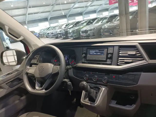 Volkswagen Transporter view 10