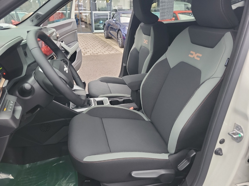 Dacia Duster III TCe 130 Extreme 1.2 Mild-Hybrid EU6e Digitales — photo 9
