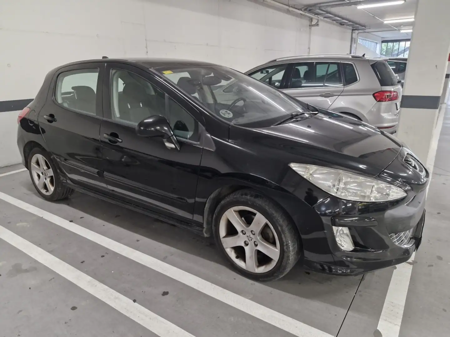 Peugeot 308 1.6HDI FAP Business Line 5 vel. Schwarz - 1