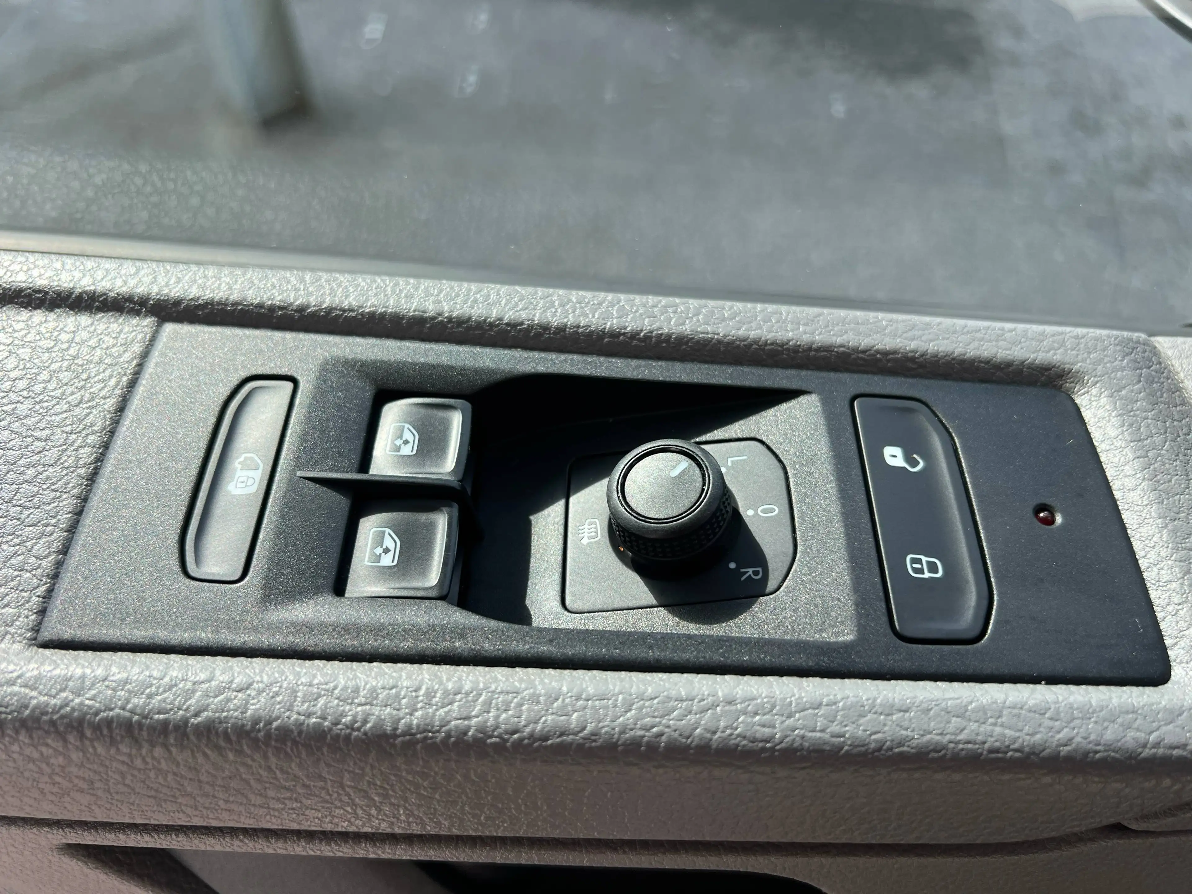 Volkswagen T6.1 Transporter Kasten 2,0 TDI LED-SCHEINWERFER/KLIMA/ZGG3,0t — photo 7