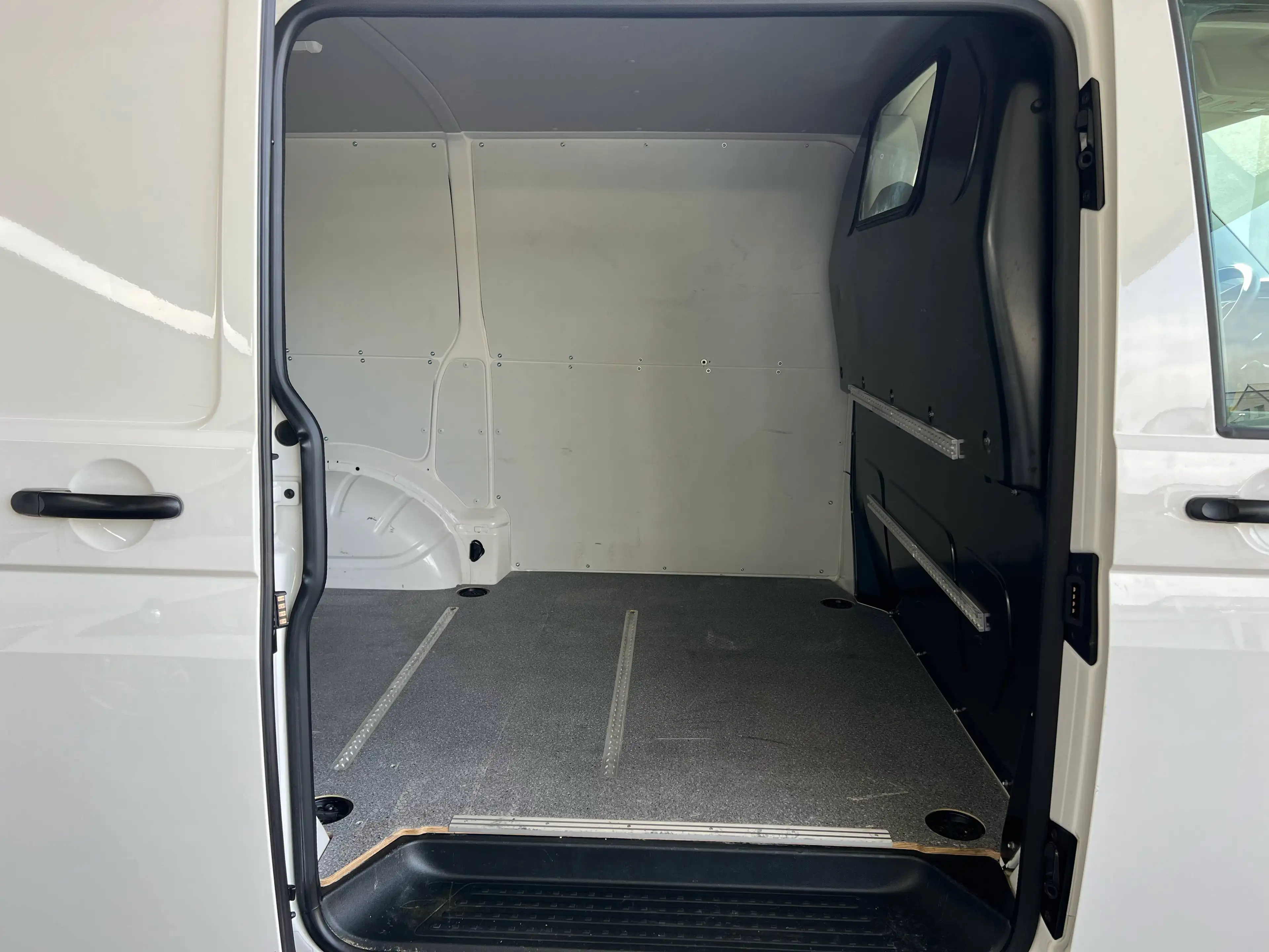 Volkswagen T6.1 Transporter Kasten 2,0 TDI LED-SCHEINWERFER/KLIMA/ZGG3,0t — photo 9