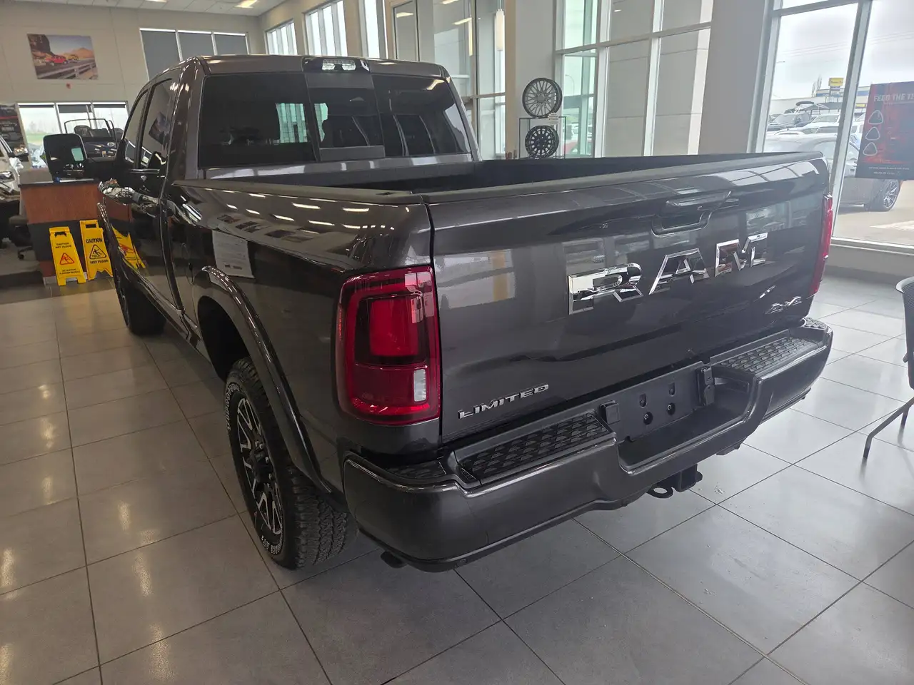 RAM 2500 снимка RAM 2500