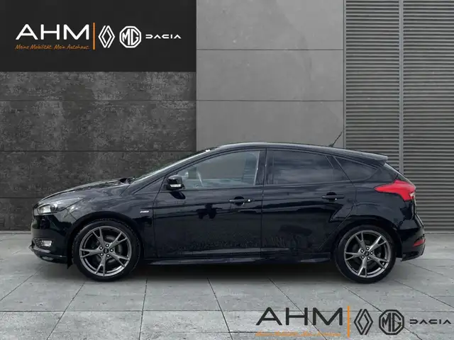 Ford Focus view 2