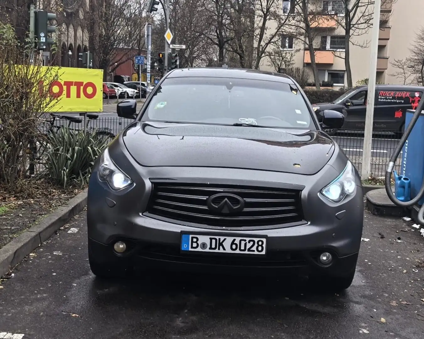 Infiniti FX Kombi limousine Stříbrná - 1