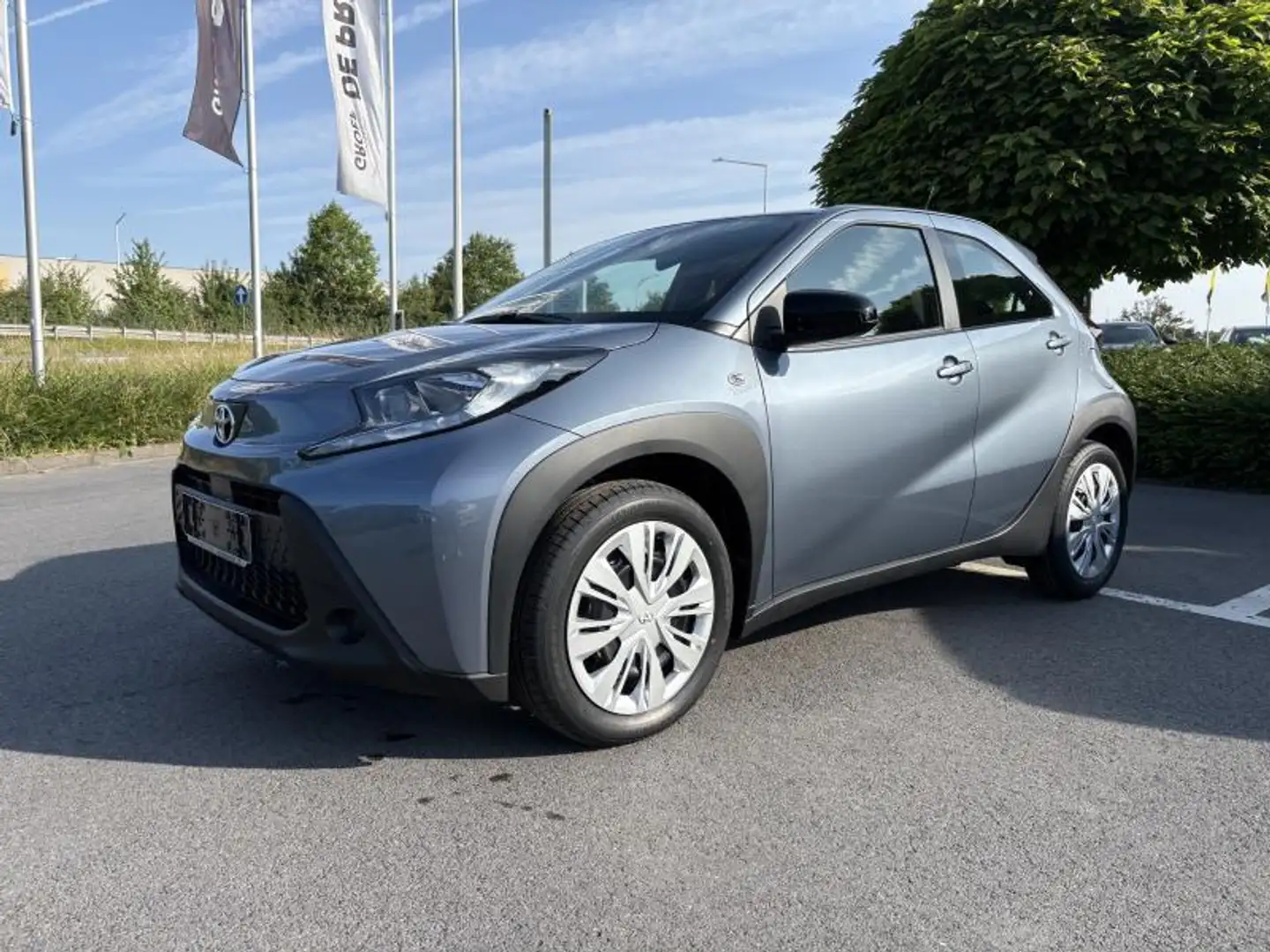 Toyota Aygo X play Gris - 1