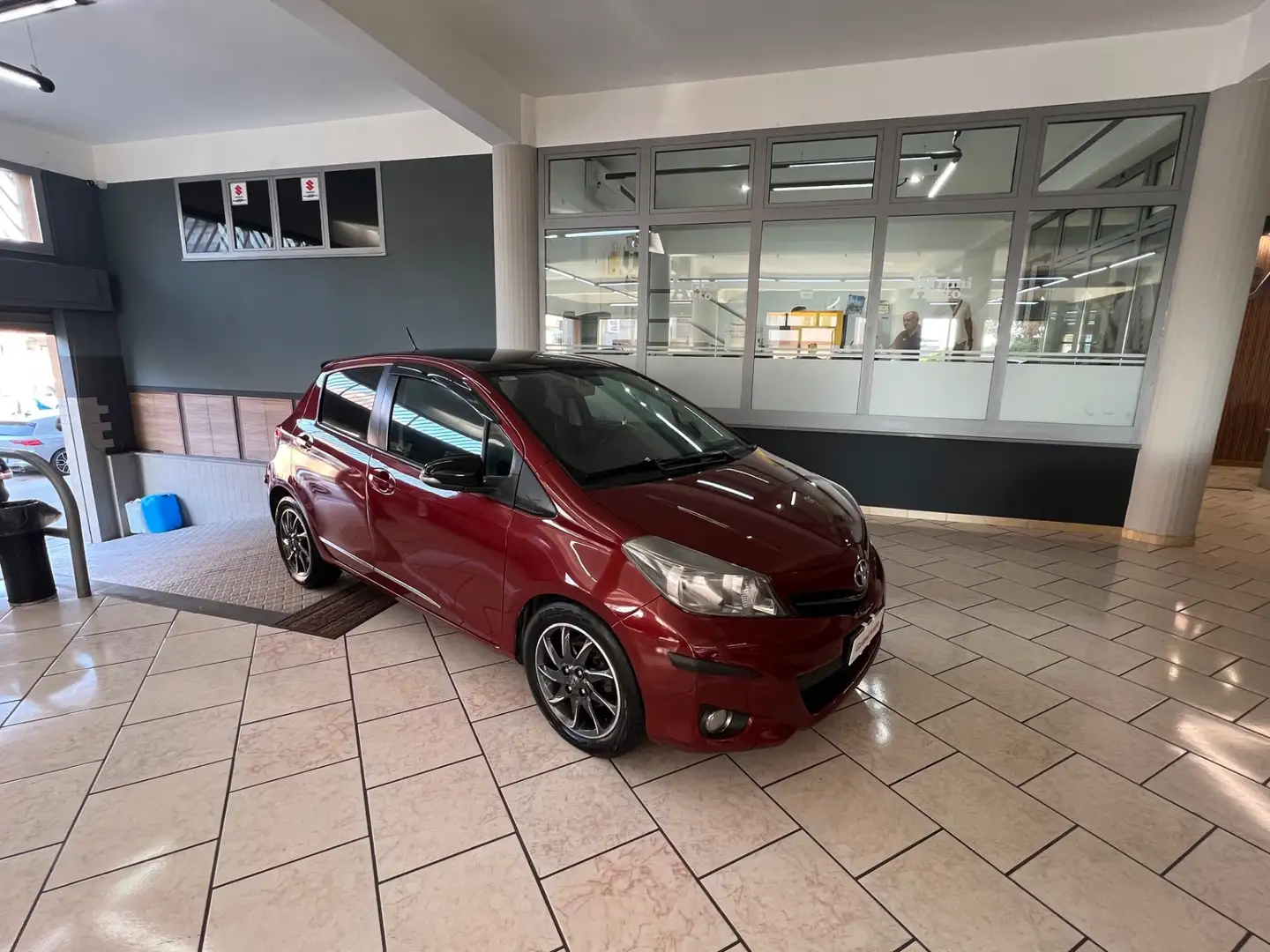 Toyota Yaris 1.4 D-4D 5 porte Lounge Rot - 1