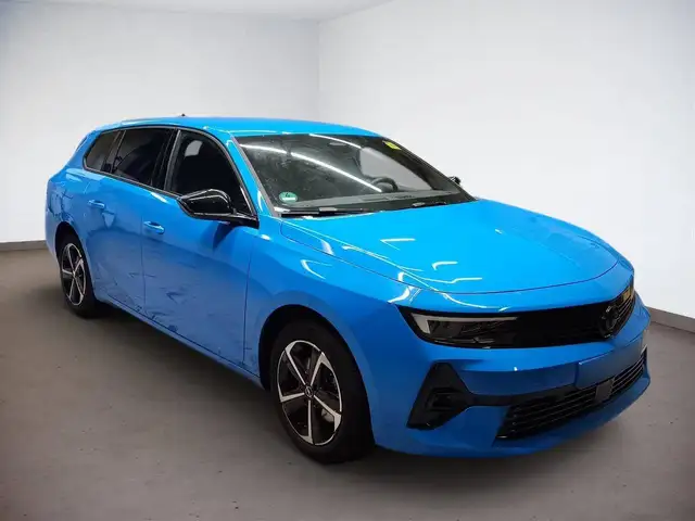 Opel Astra view 2