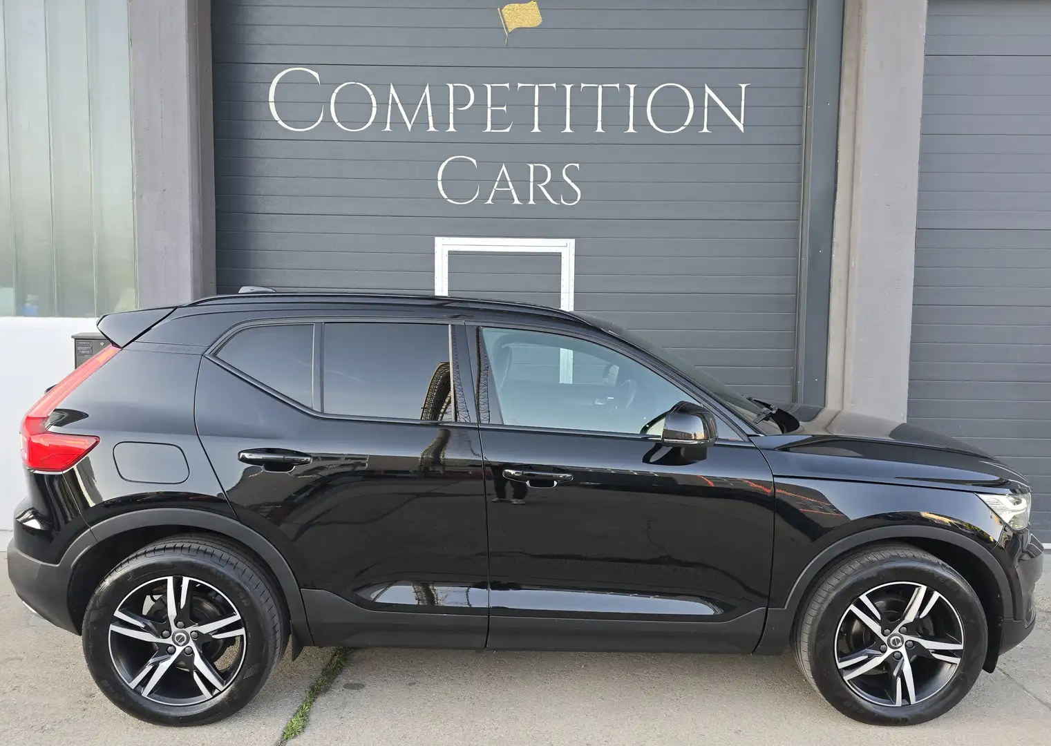 Volvo XC40 **R-Design**HARMAN KARDON, Keyless, ACC, LED** Schwarz - 2