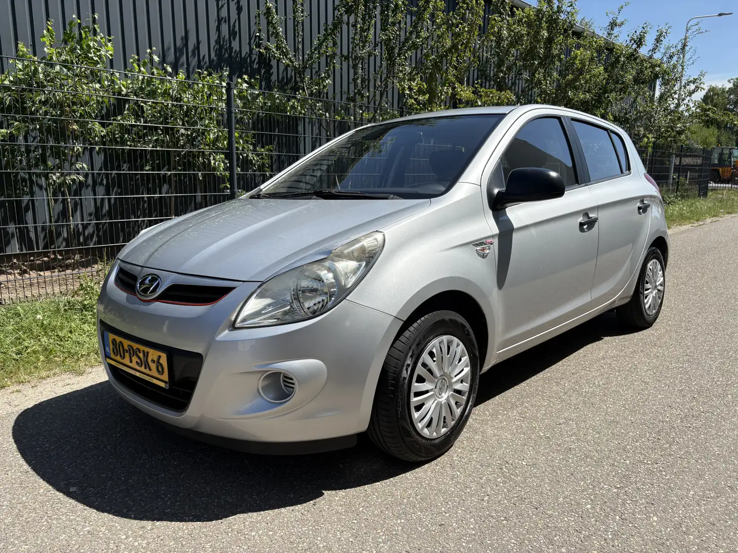 Hyundai i20 1.2i Business Edition / 5-DEURS / AIRCO / 91dkm! Grijs - 1